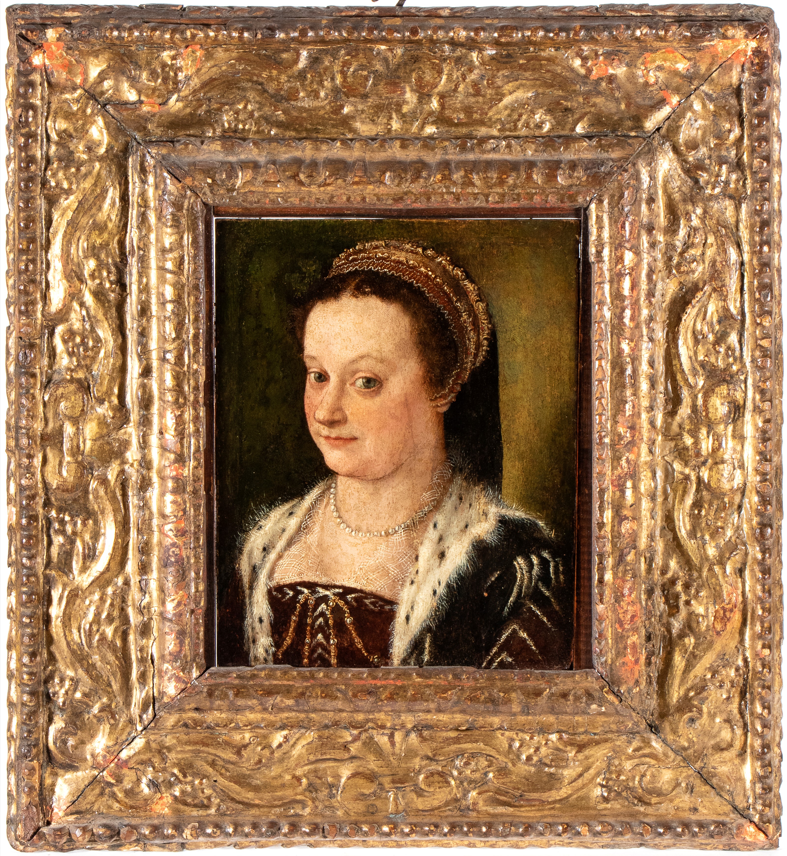 Ritratto di dama con collana di perle e collo di pelliccia