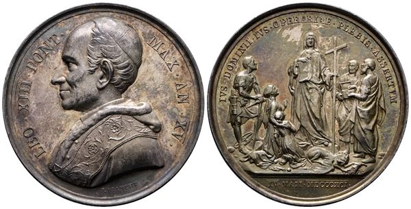 ROMA. Leone XIII (1878-1903). Medaglia 1892 A. XV L'enciclica Rerum Novarum BART.892; Ag; 35,65gr; 43,55mm. Bellissima patina di antica collezione su fondi lucenti.