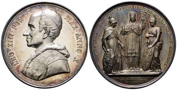 ROMA. Leone XIII (1878-1903). Medaglia 1887 A. X La Chiesa stante tra la Spagna e la Germania. BART.887; Ag; 35,15gr; 43,55mm. Bellissima patina di antica collezione su fondi lucenti.