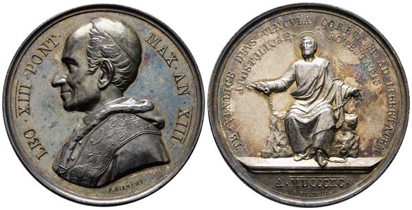 ROMA. Leone XIII (1878-1903). Medaglia 1889 A. XII Per i lavori di restauro del chiostro lateranense. BART.889; Ag; 35,4gr; 43,58mm. Bellissima patina di antica collezione su fondi lucenti.