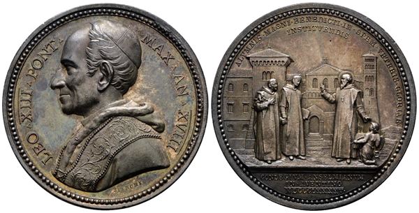 ROMA. Leone XIII (1878-1903). Medaglia 1895 A. XVIII Nuova sede del collegio benedettino di Sant'Anselmo a Roma. BART.895; Ag; 35,42gr; 43,6mm. Bellissima patina di antica collezione su fondi lucenti.