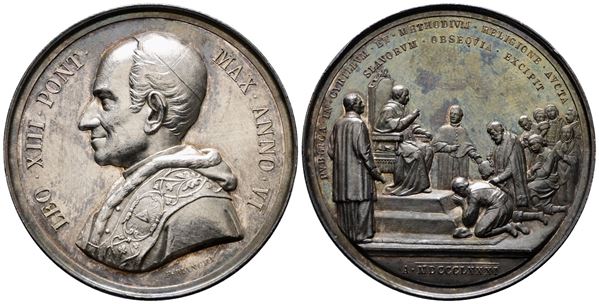 ROMA. Leone XIII (1878-1903). Medaglia 1883 A. VI omaggio dei pellegrini slavi al pontefice. BART.883; Ag; 35,35gr; 43,9mm. Bellissima patina di antica collezione su fondi lucenti. Minimo colpetto al rov e minimi hairlines al dritto.