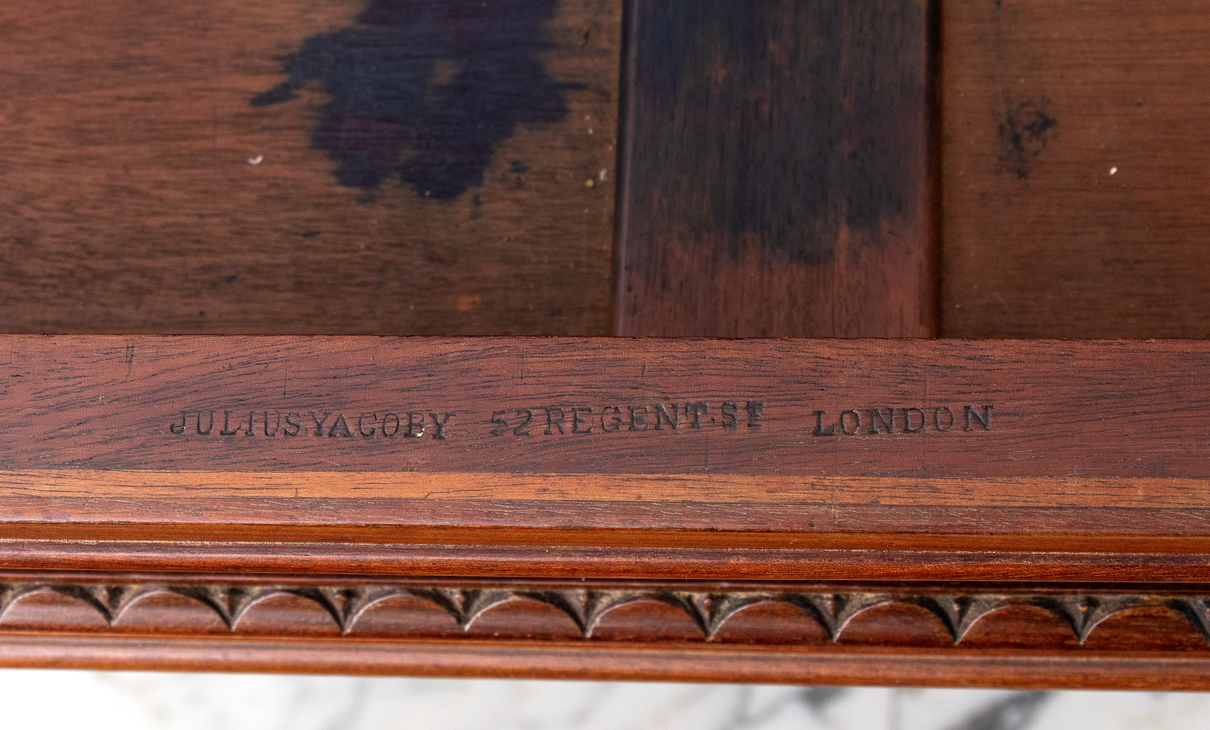 Julius Yacoby - Credenza Vittoriana Inglese in Mogano