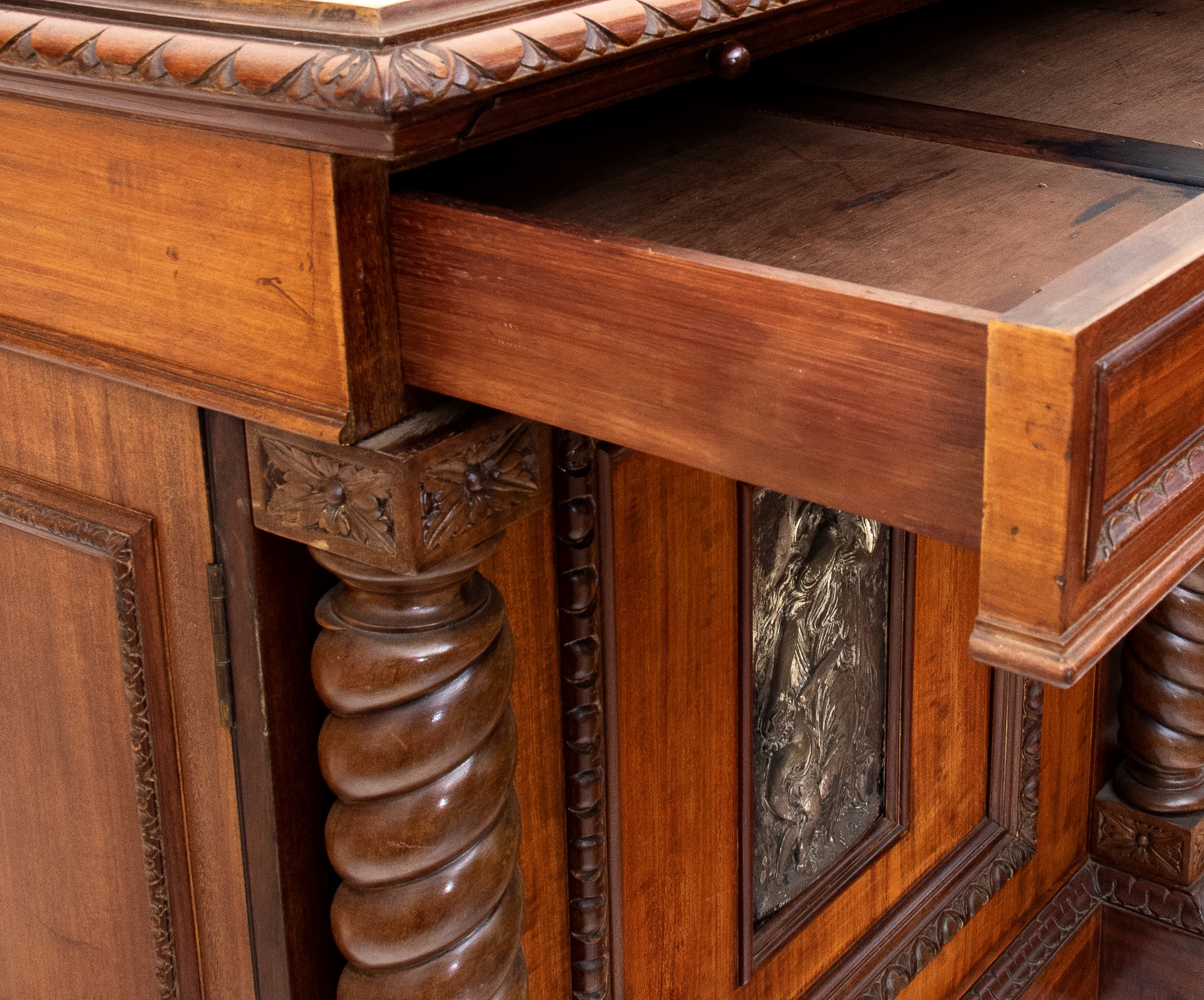 Julius Yacoby - Credenza Vittoriana Inglese in Mogano