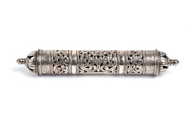 Porta pergamena orientale, argento, traforo e sbalzo (XIX secolo)