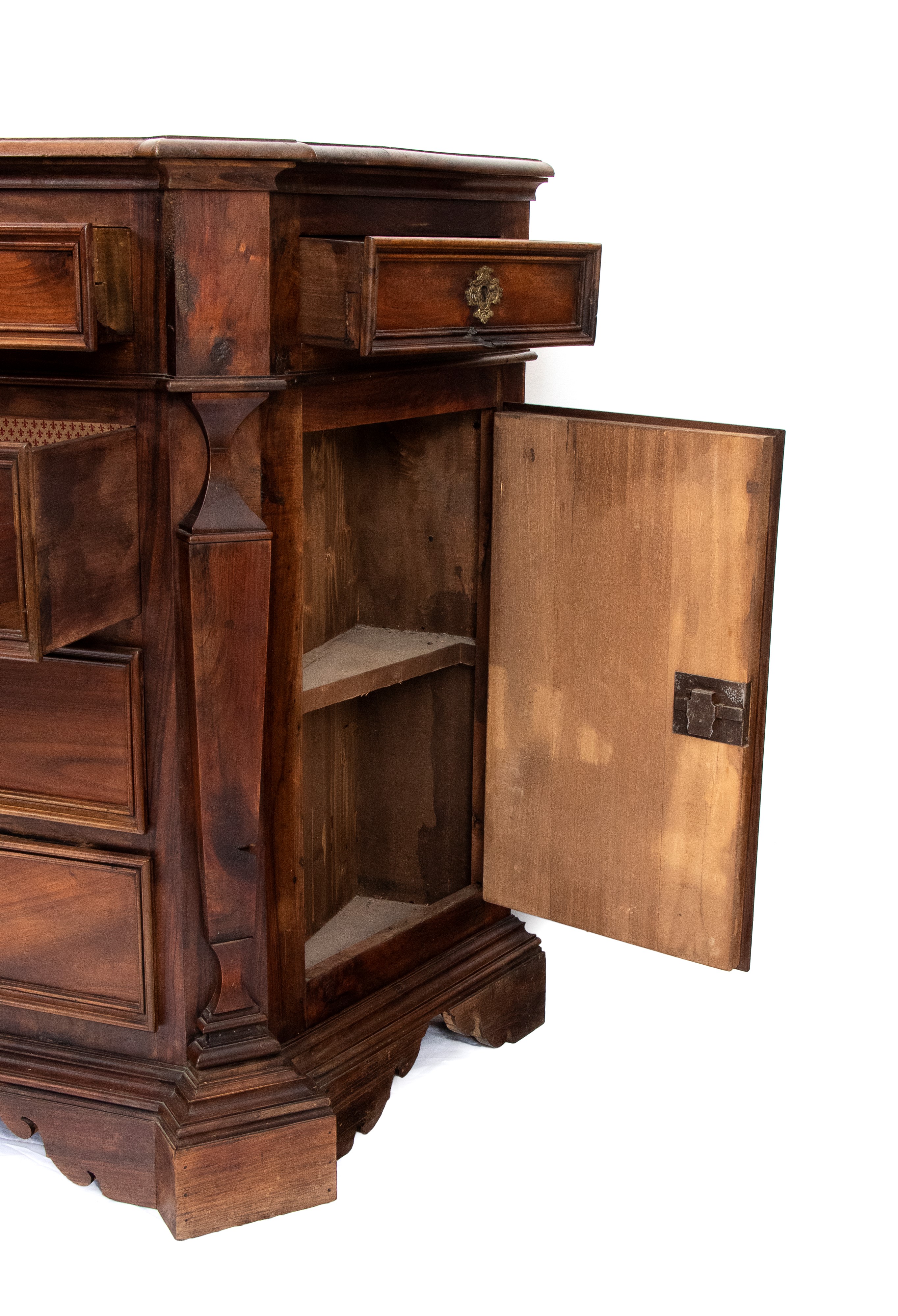 Canterano italiano, legno di noce, Umbria, XX secolo