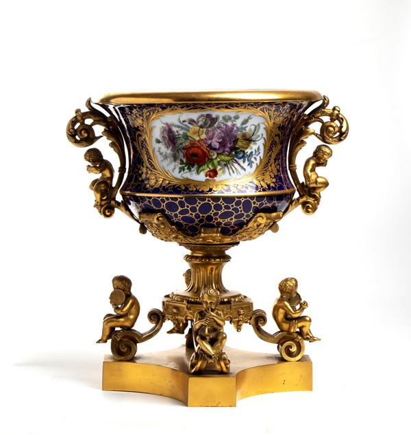 Centrotavola francese in bronzo e porcellana