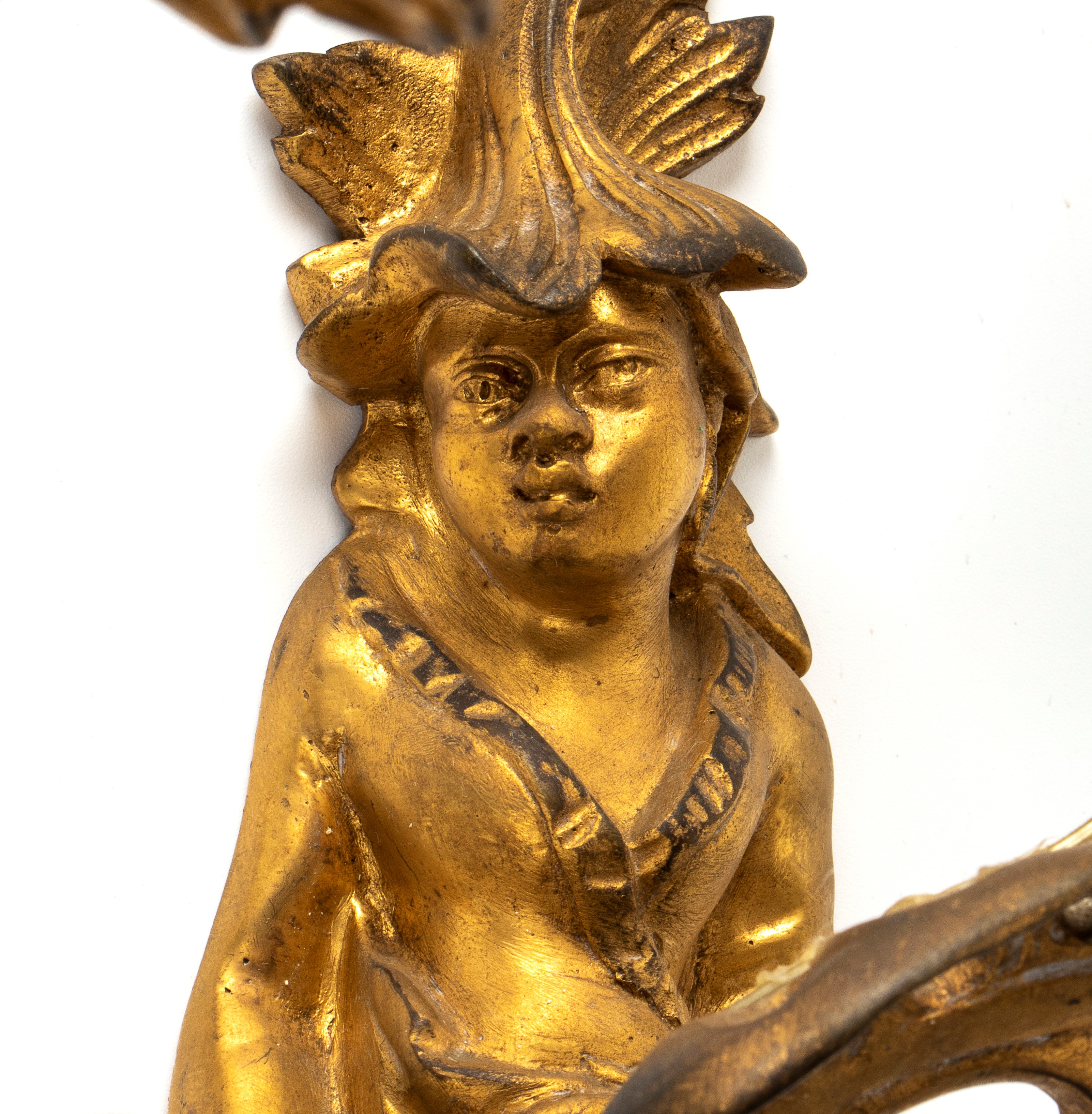 Applique dorate francesi, XVIII secolo, coppia in bronzo dorato