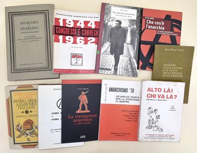 Anarchia. Saggi di Ruth Kinna, Nestor Makhno, Rosaria Bertolucci e Altro - 10 Volumi