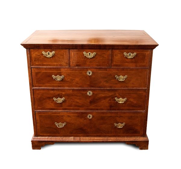  English William and Mary chest of drawers