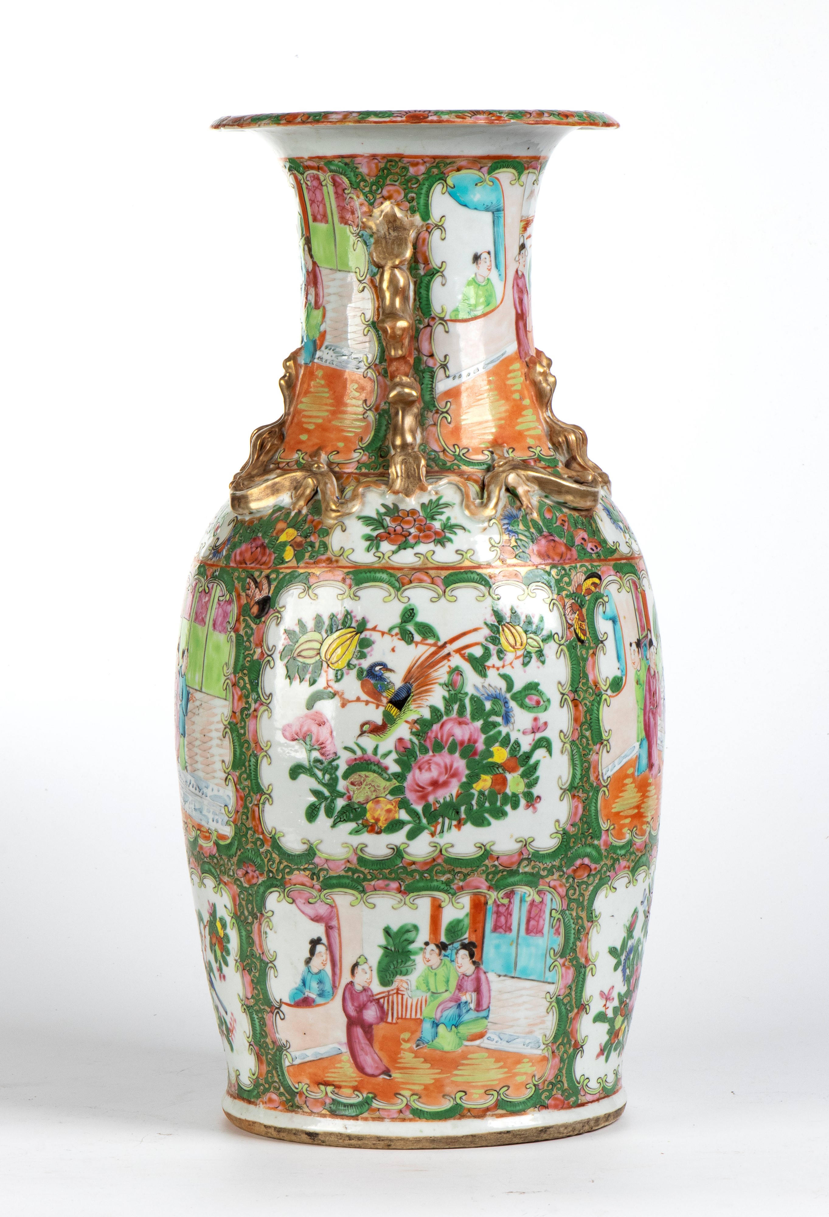 Vaso a balaustro decorato a smalti “famille rose”