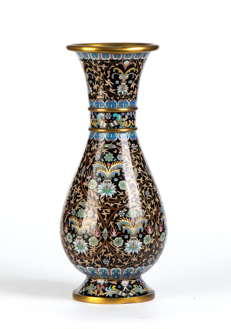 Vaso in rame decorato a smalti cloisonné