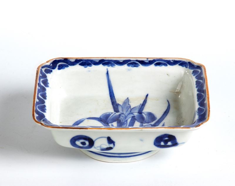 Piattino in porcellana dipinta in blu