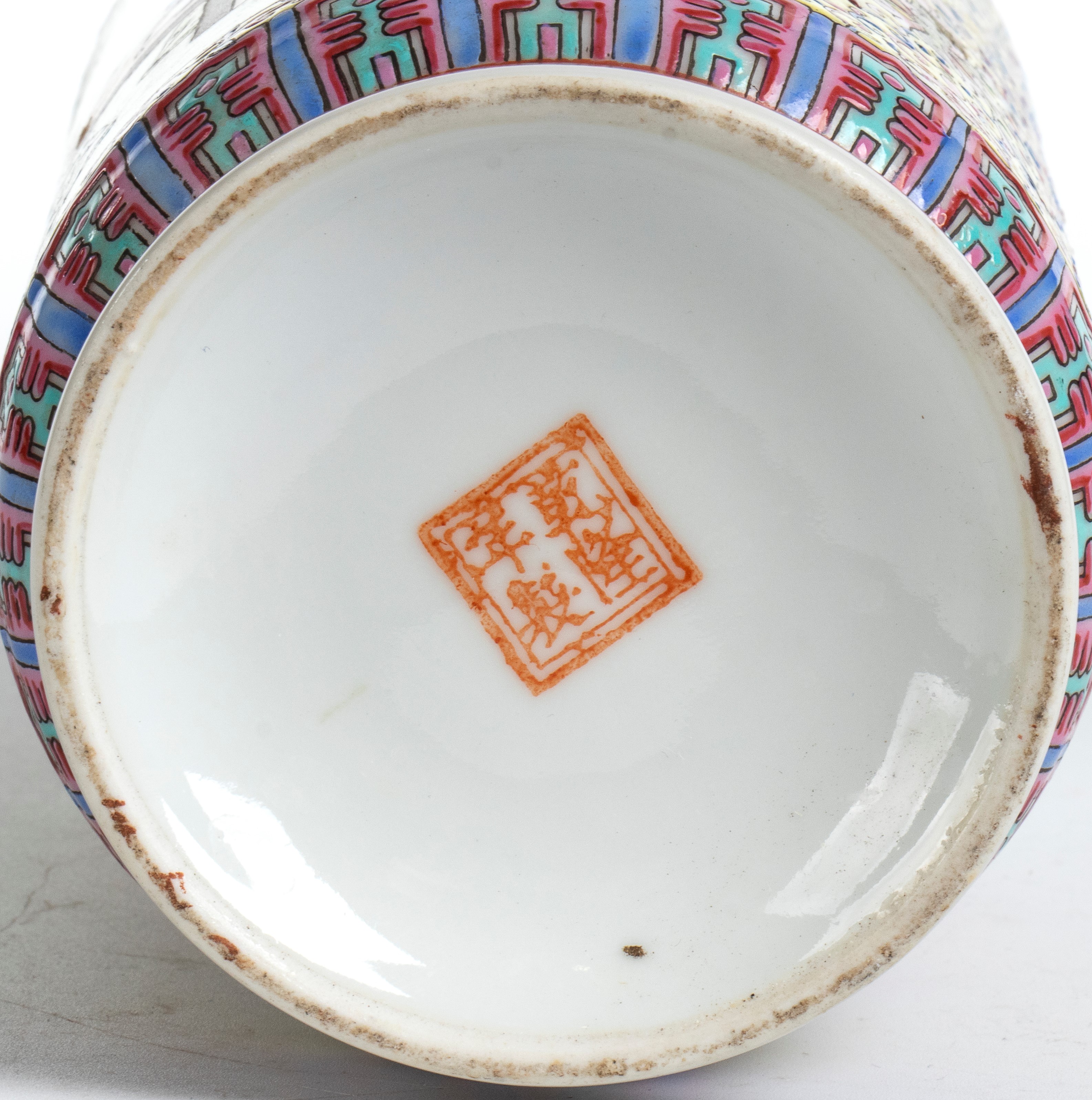 Vaso a balaustro dipinto a smalti policromi