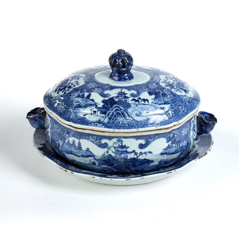 Zuppiera in porcellana con coperchio e piatto da portata