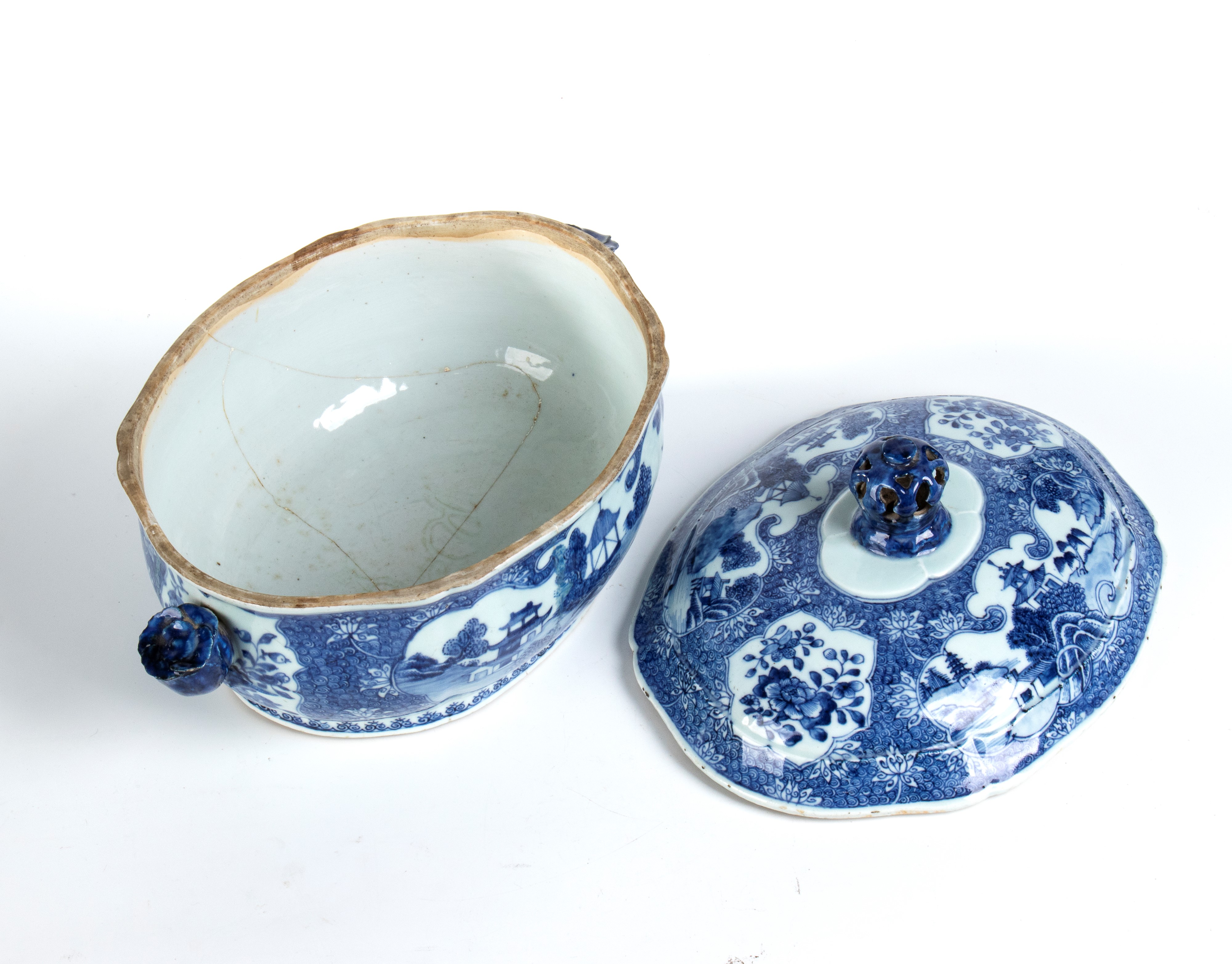 Zuppiera in porcellana con coperchio e piatto da portata