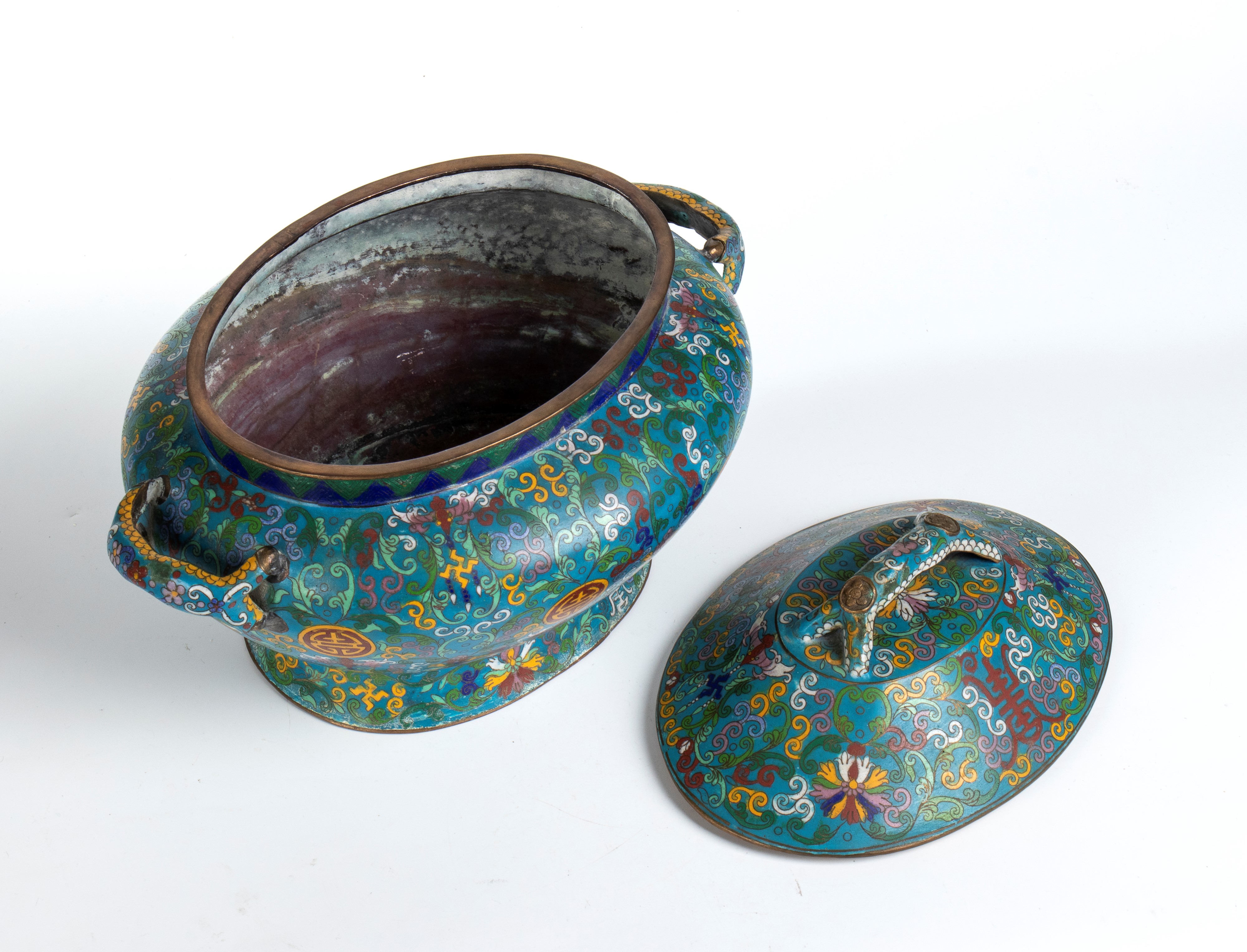 Contenitore in rame con coperchio