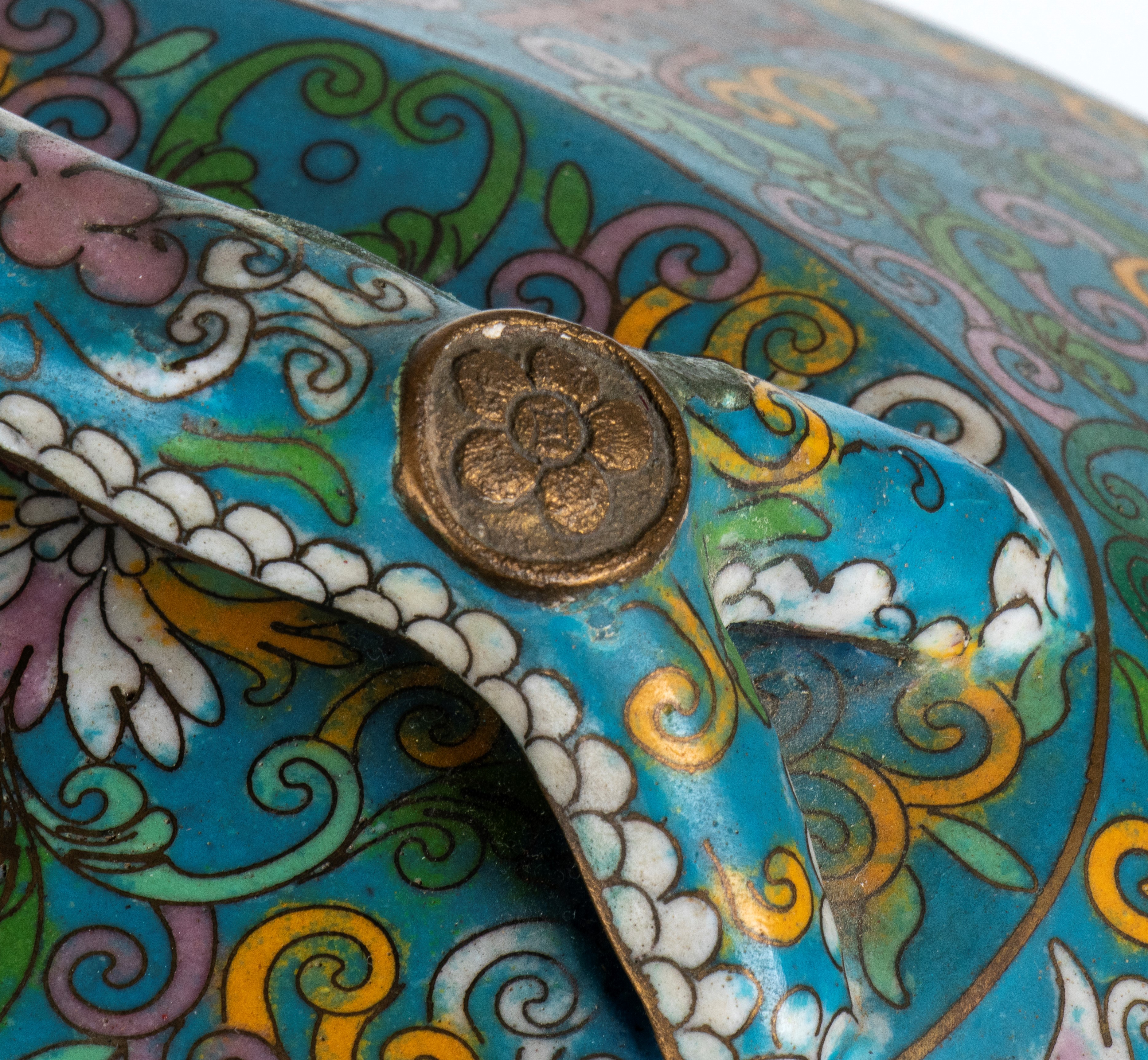 Contenitore in rame con coperchio