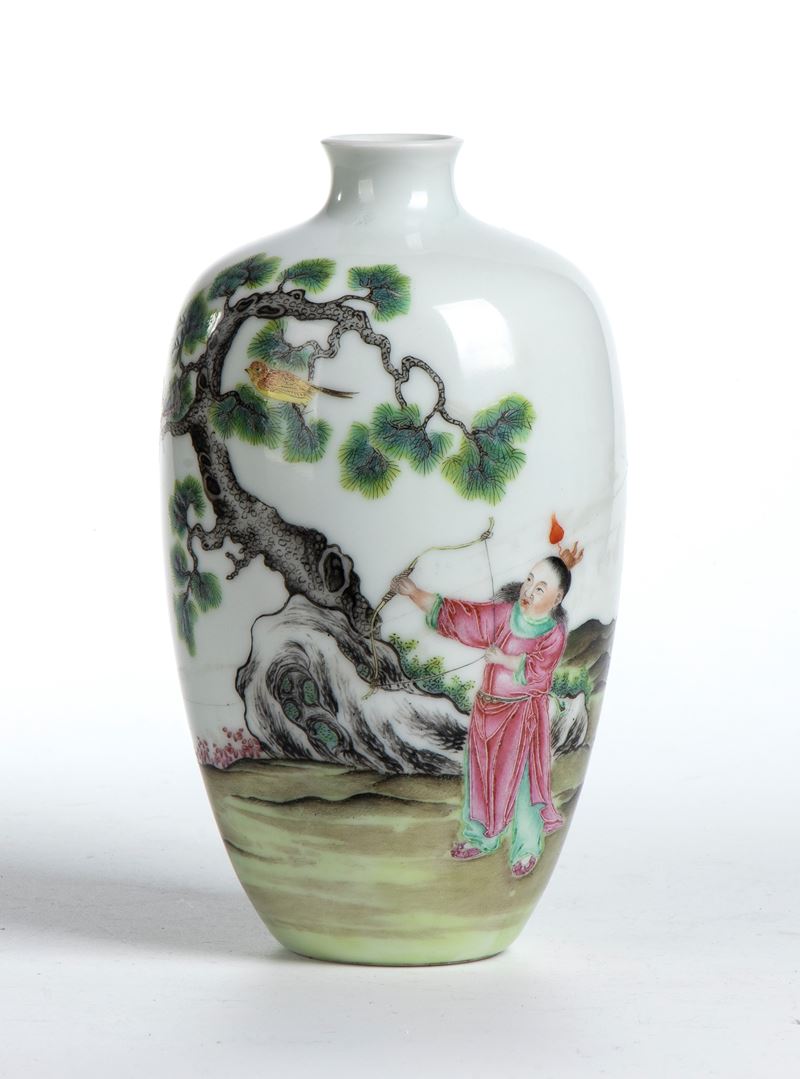 Vaso in porcellana dipinta