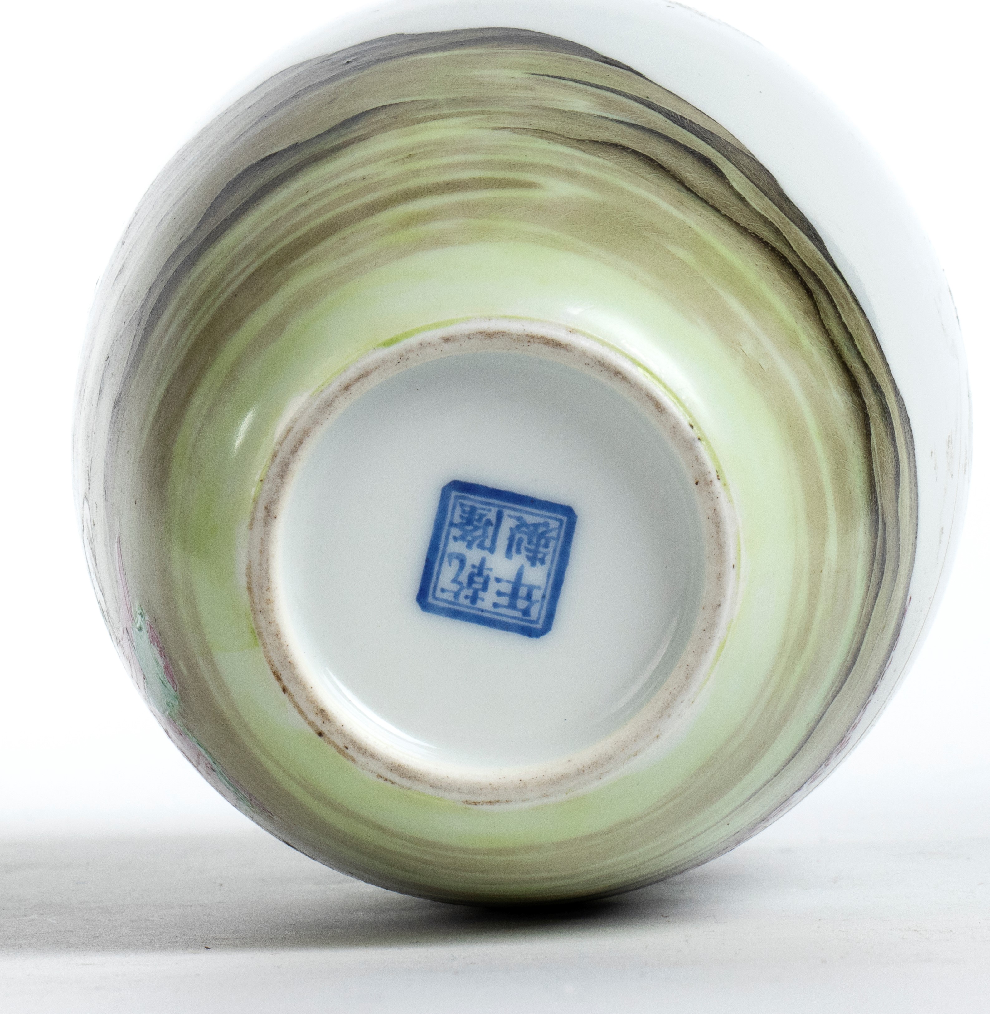 Vaso in porcellana dipinta