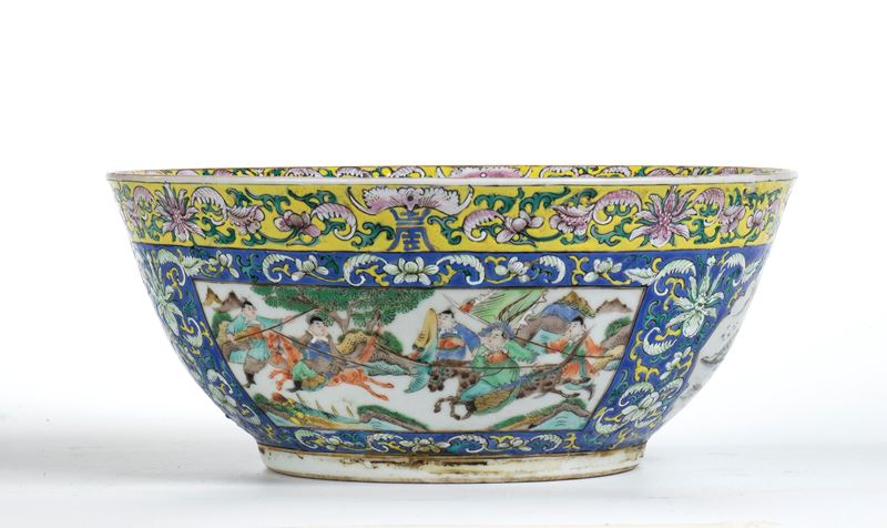 Ciotola in porcellana dipinta a smalti policromi