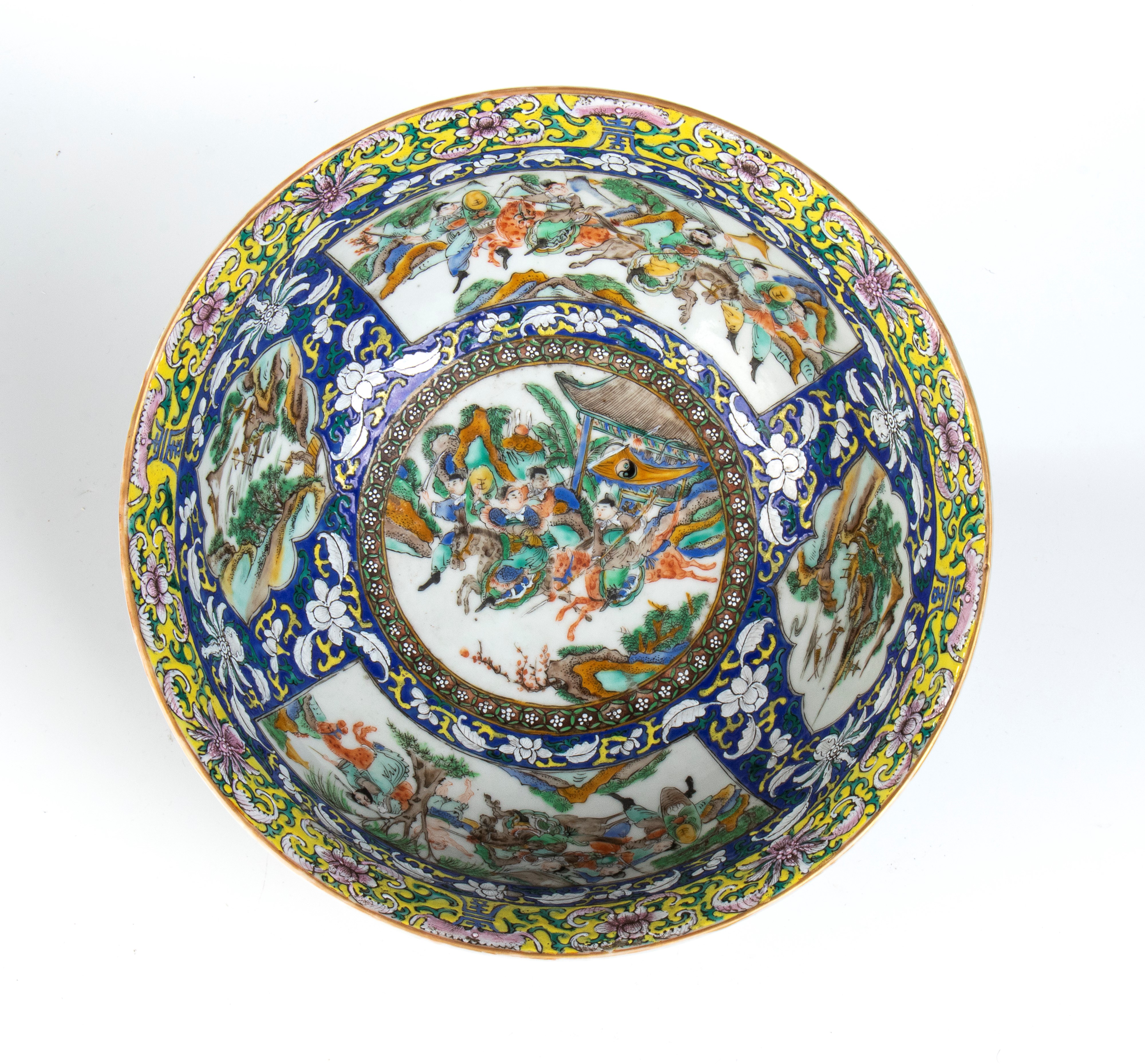 Ciotola in porcellana dipinta a smalti policromi