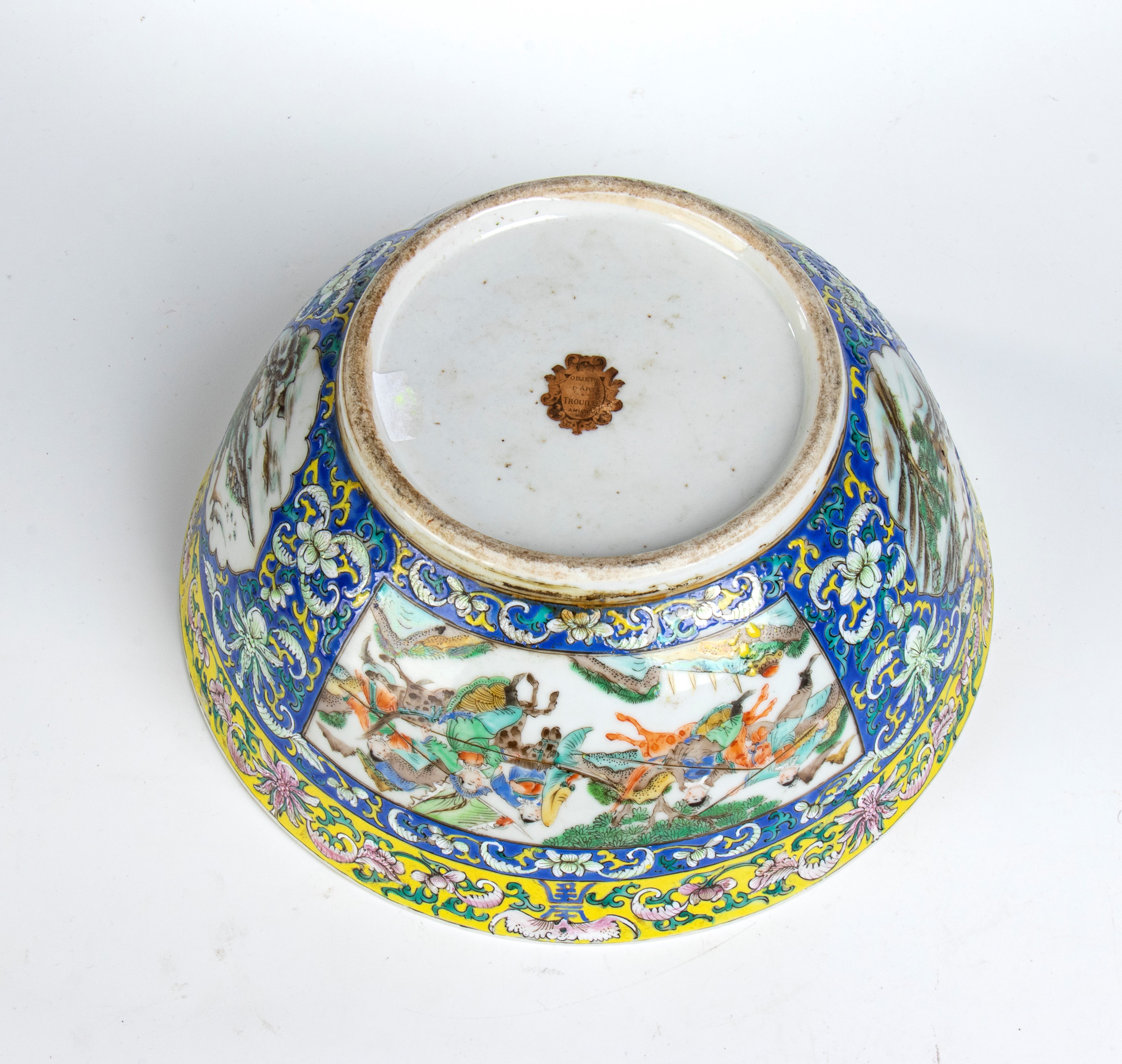 Ciotola in porcellana dipinta a smalti policromi