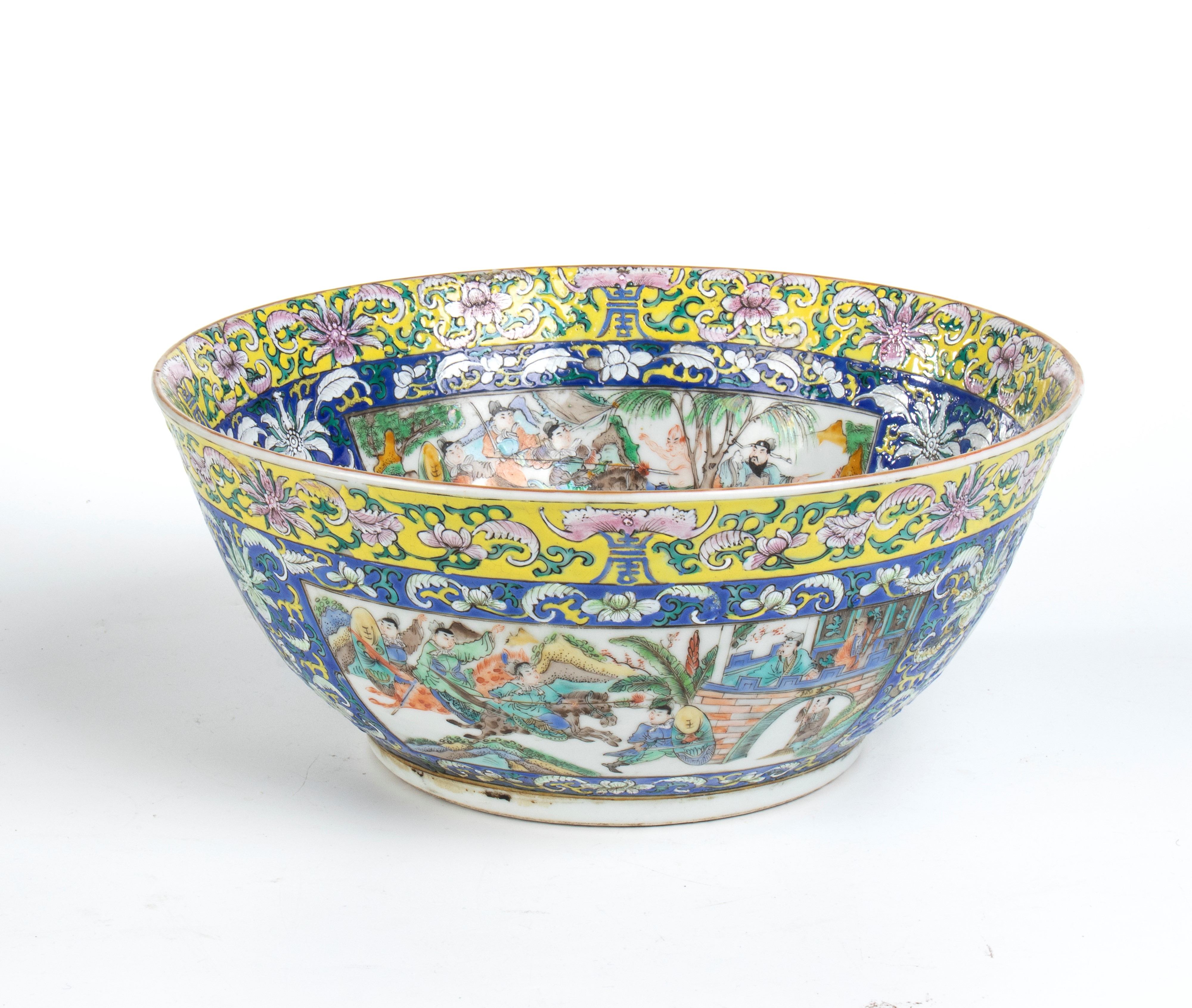 Ciotola in porcellana dipinta a smalti policromi