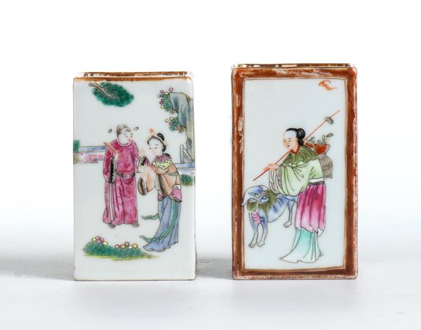 Lot of two square-section vases