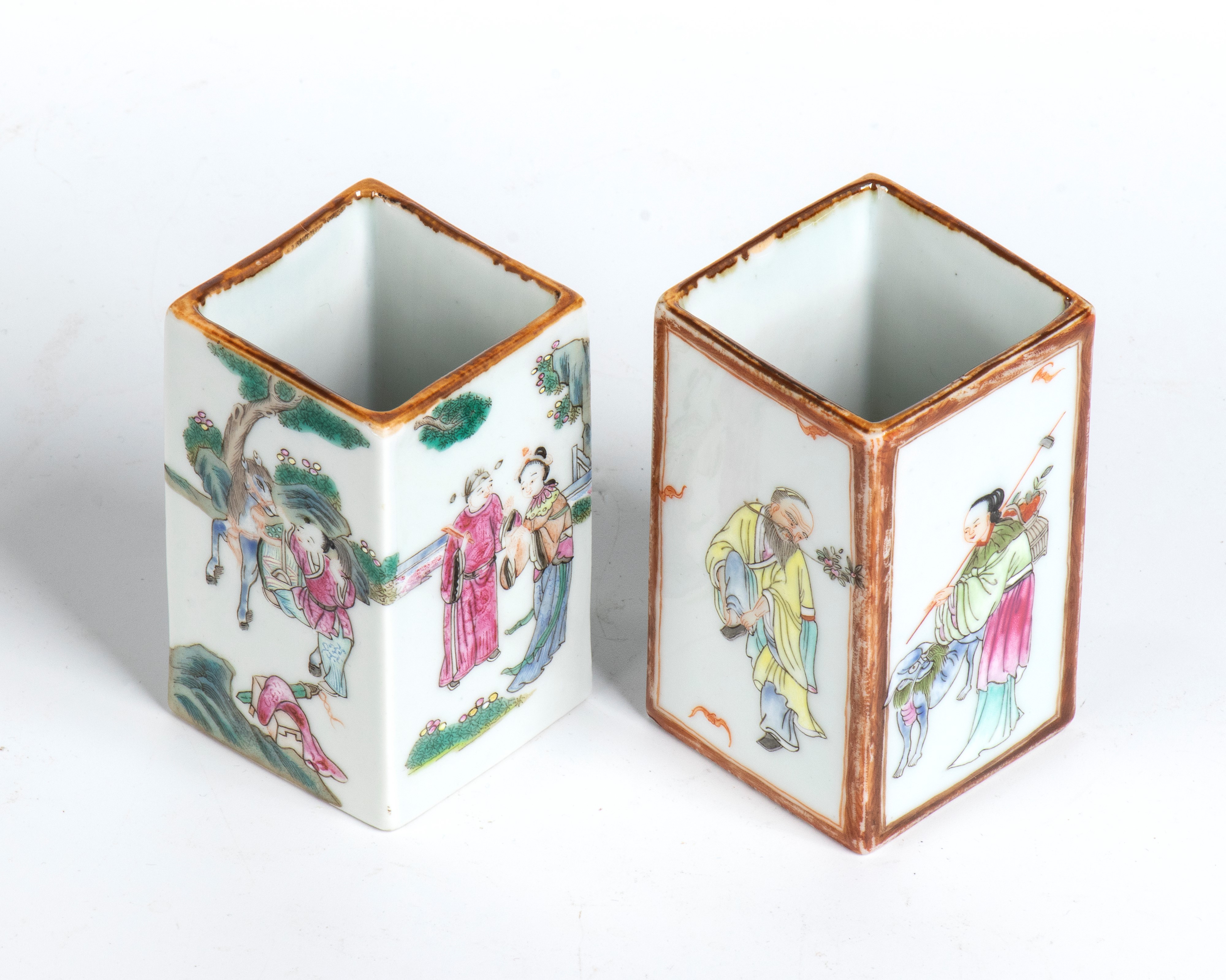 Lotto di due vasetti a sezione quadrata