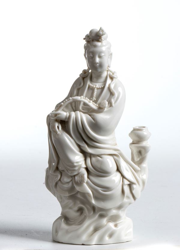 Figura Dehua in porcellana "Blanc de chine"