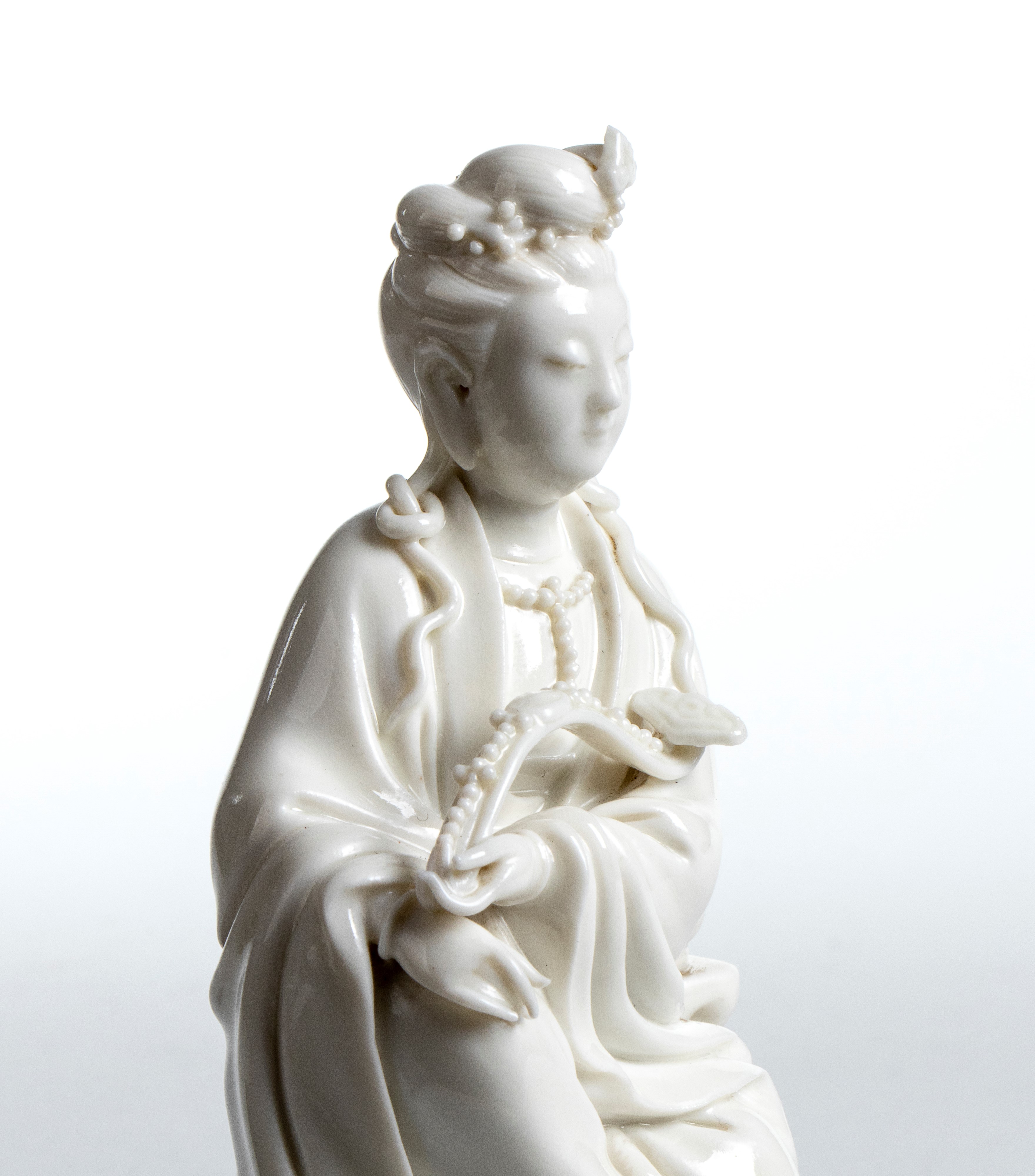 Figura Dehua in porcellana "Blanc de chine"