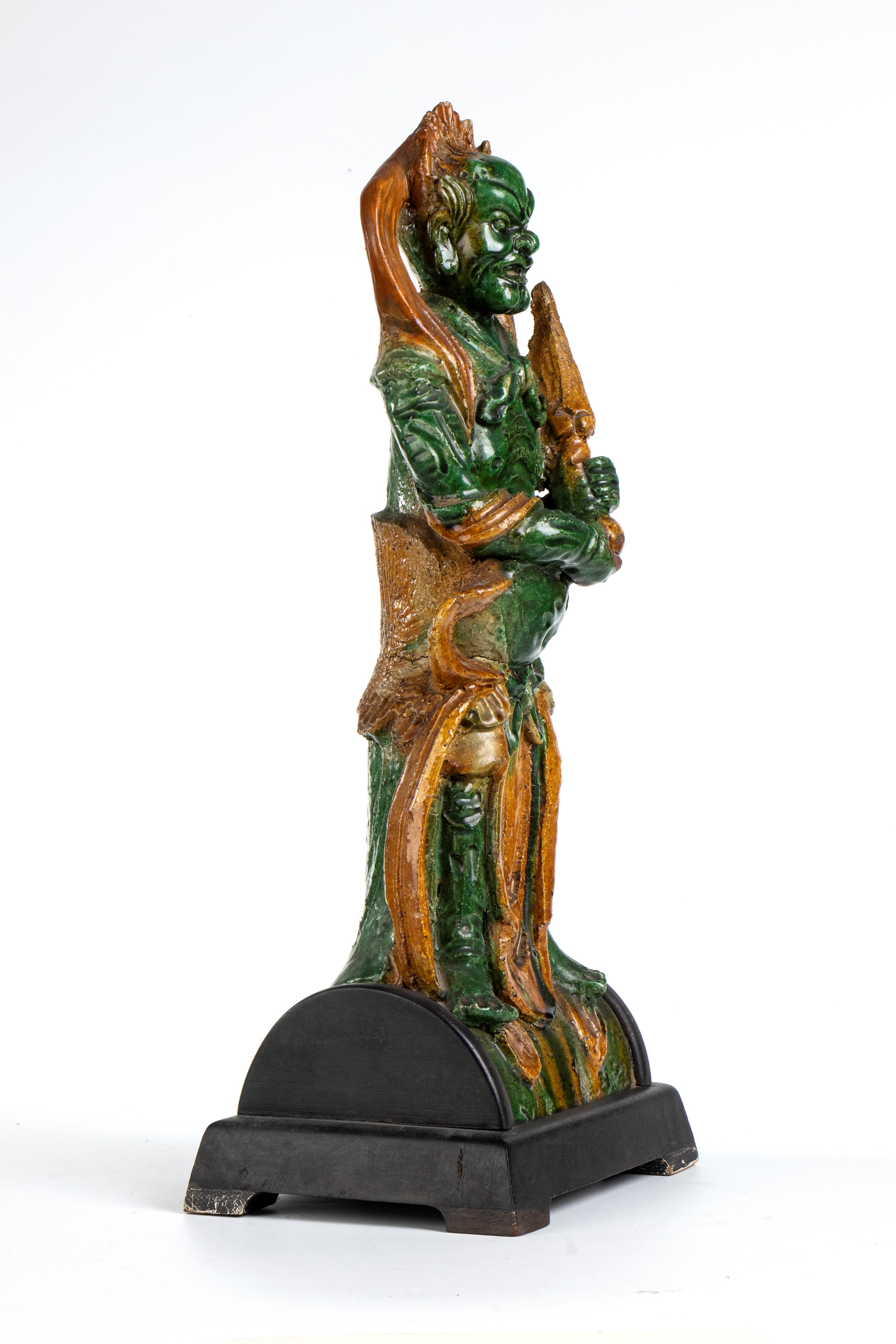 Figura in ceramica a smalti sancai