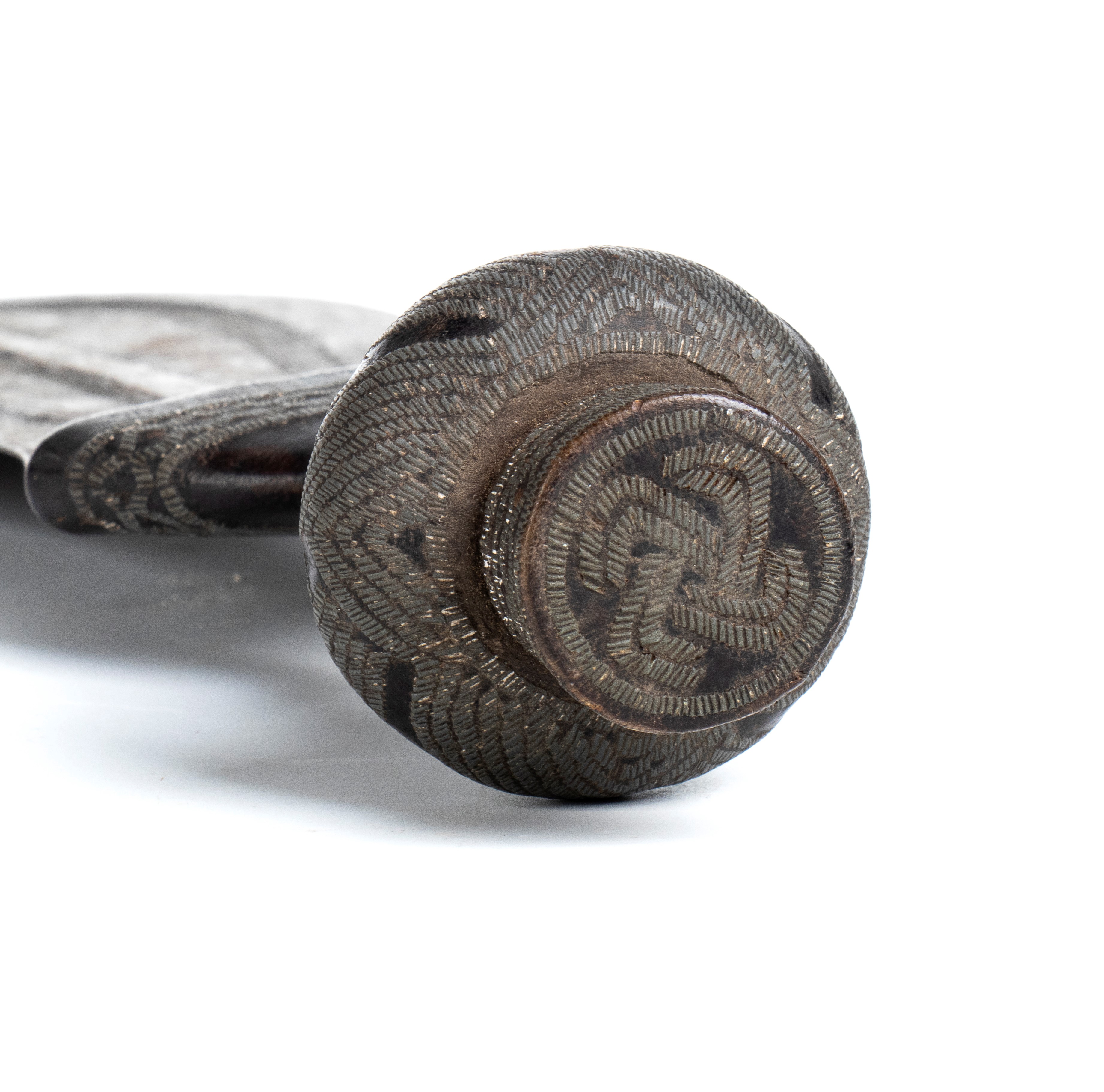 Kuba Ikul decorato con inserti in filo metallico