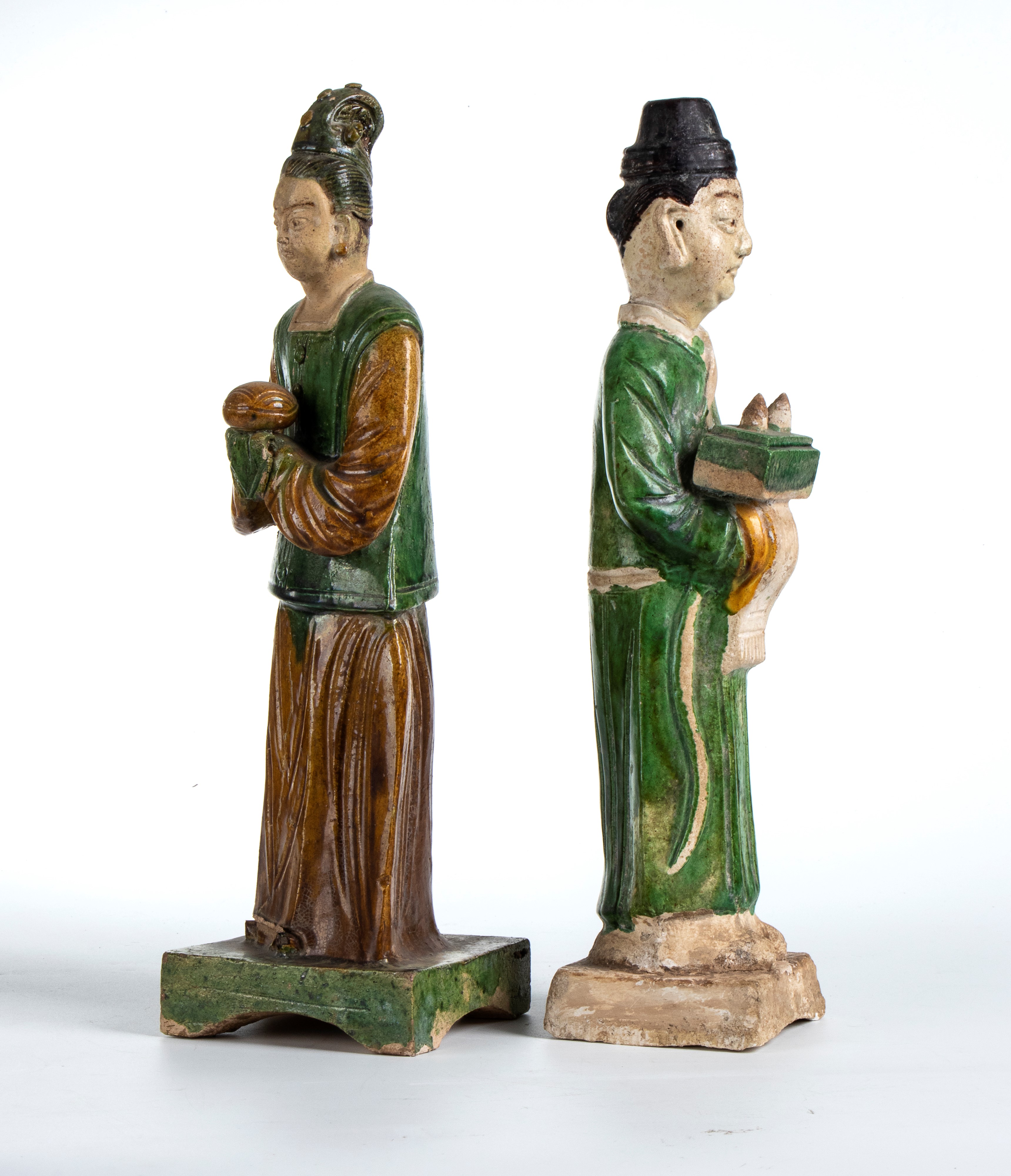 Gruppo di due figure in ceramica