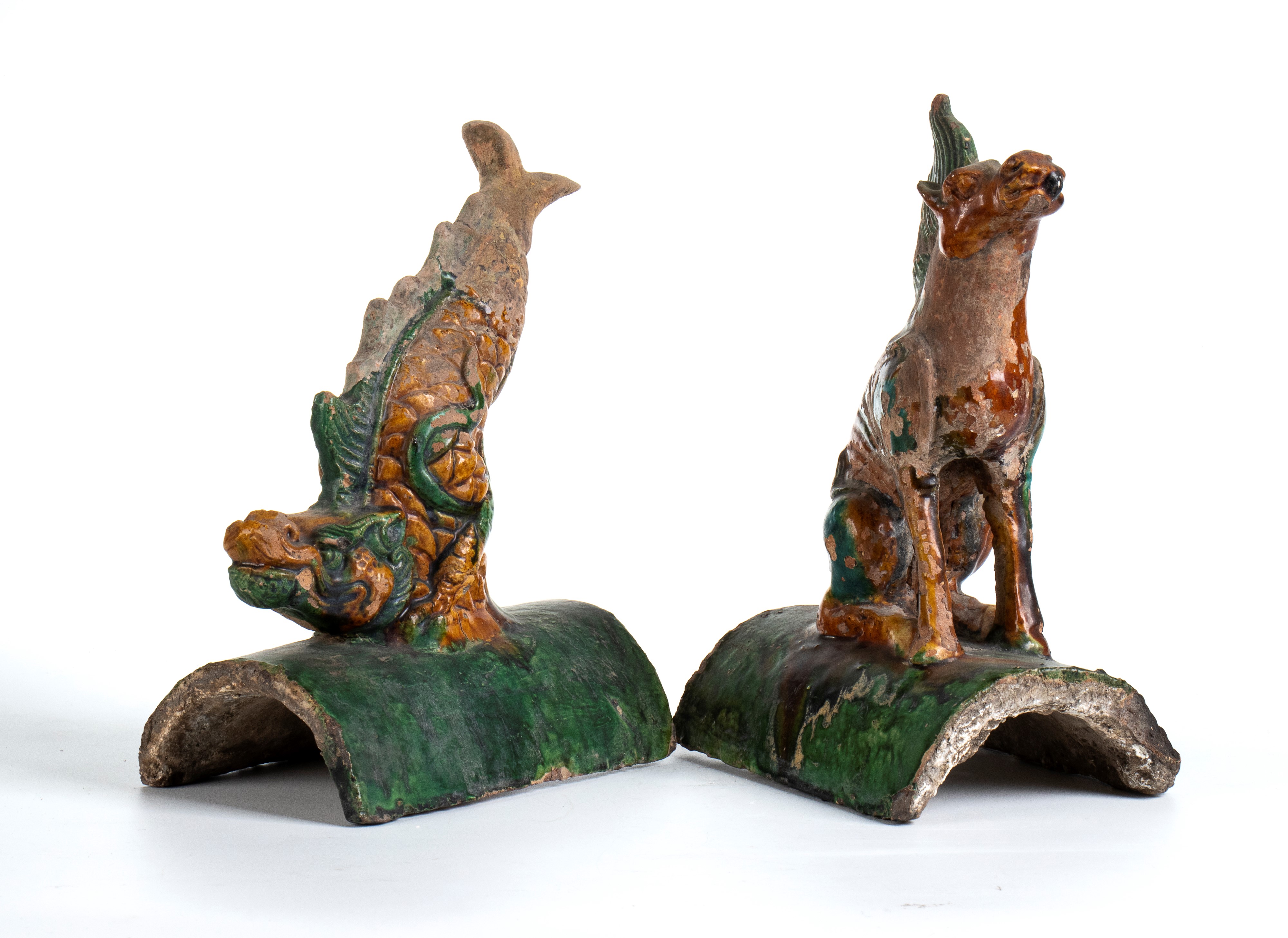 Gruppo di due tegole in ceramica