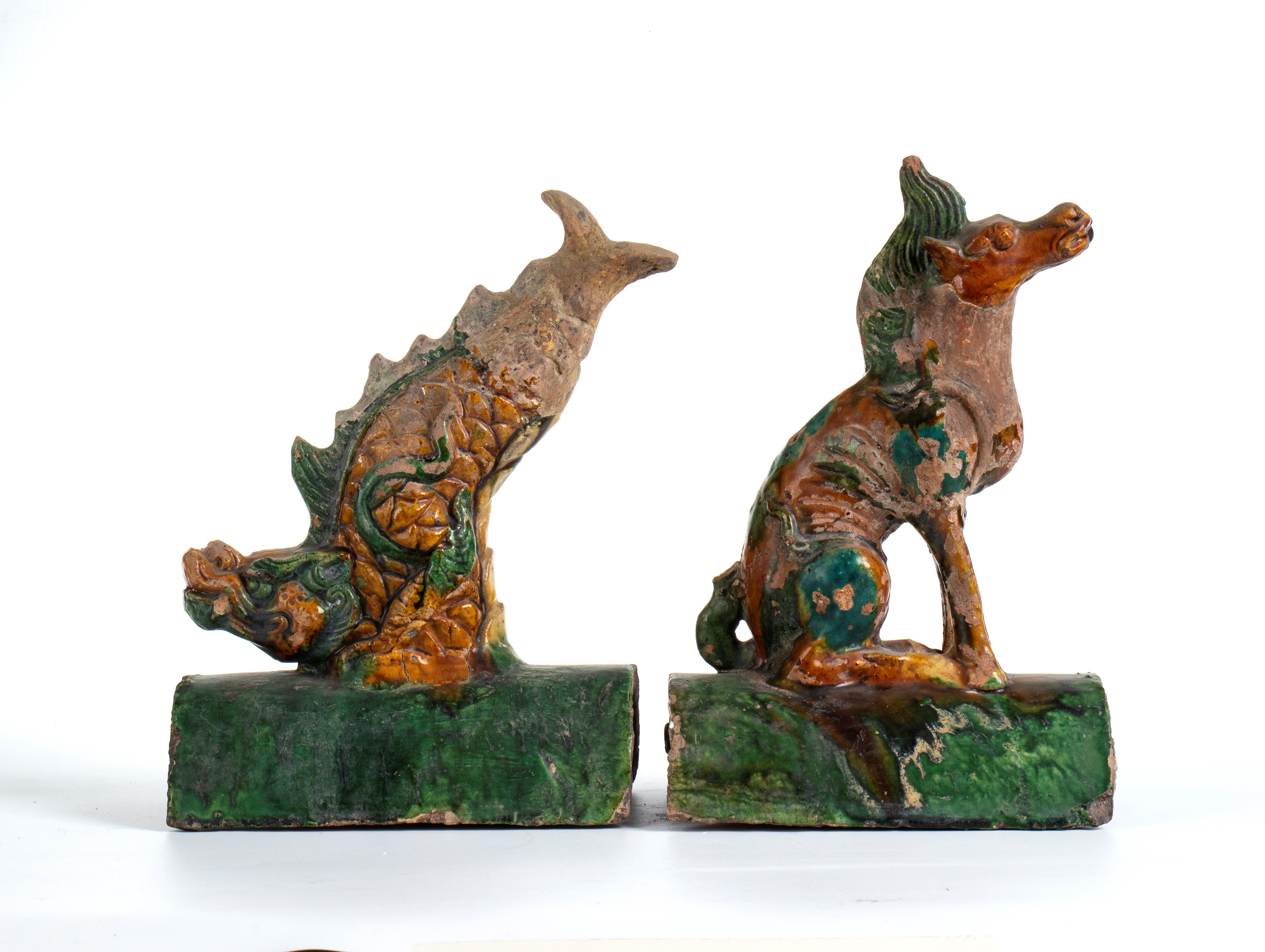 Gruppo di due tegole in ceramica