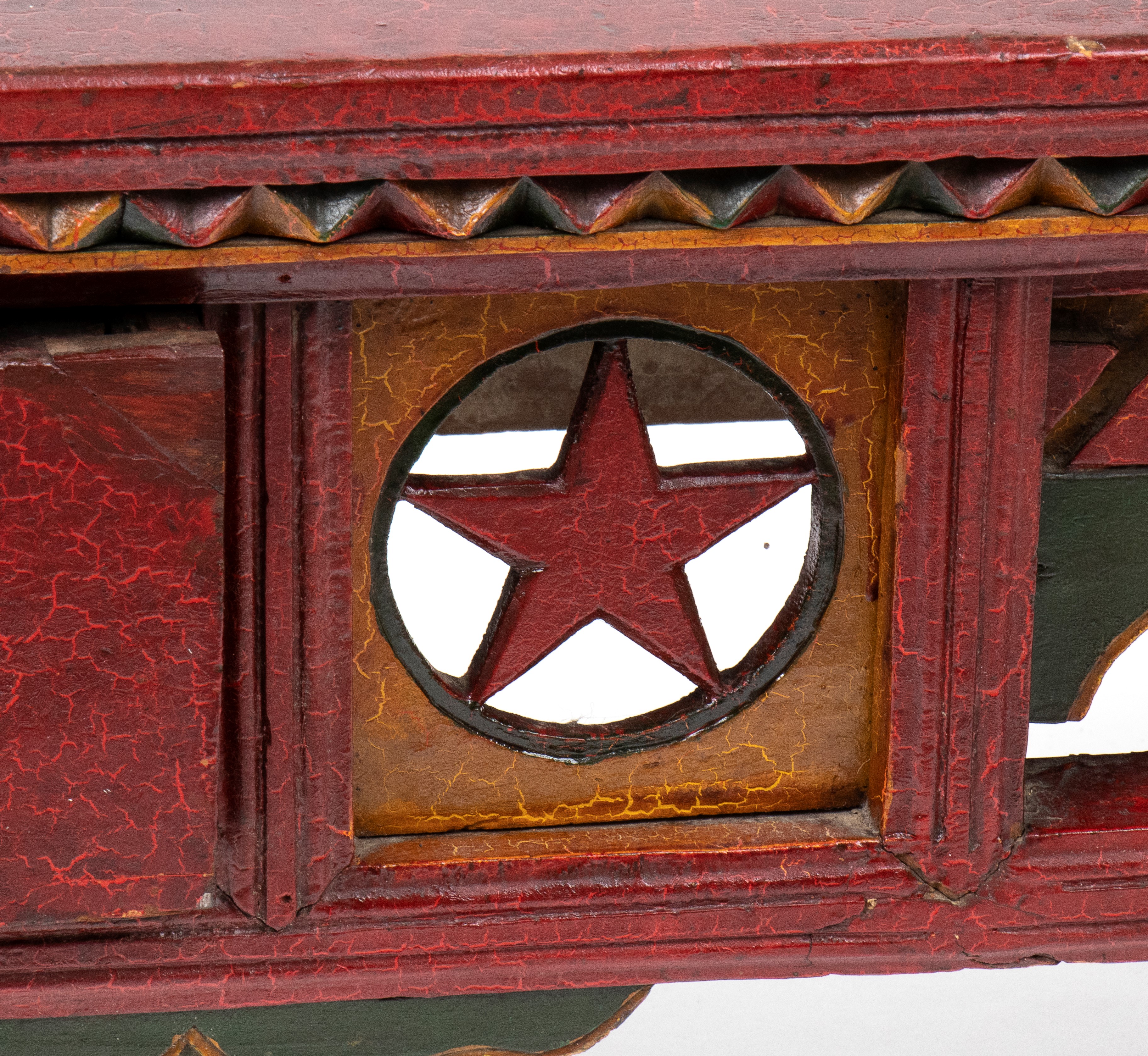 Panchetta intagliata con la stella rossa