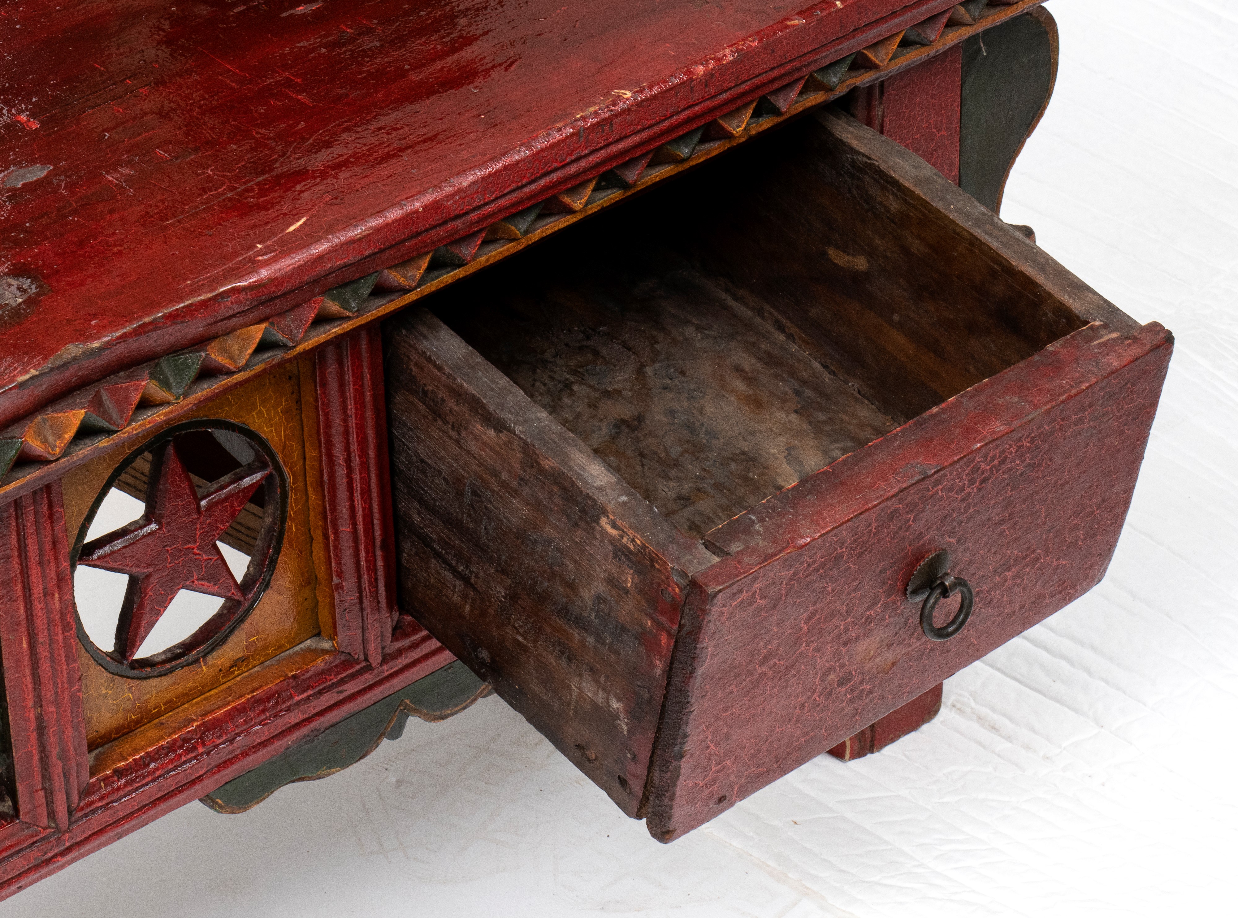 Panchetta intagliata con la stella rossa