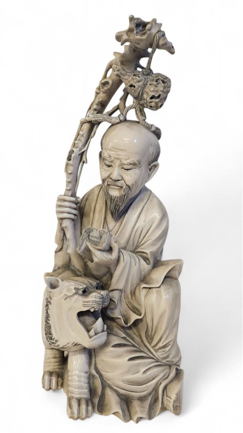 Scultura cinese, raffigurazione di anziano saggio in avorio (dinastia Qing, fine XIX secolo)