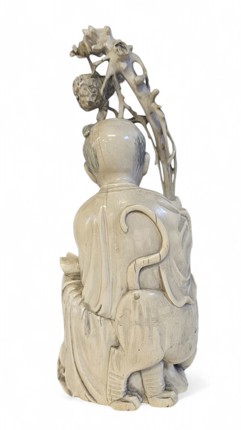 Scultura cinese, raffigurazione di anziano saggio in avorio (dinastia Qing, fine XIX secolo)