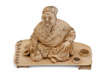 Dinastia Qing, Scultura cinese in avorio di elefante raffigurante personaggio maschile anziano