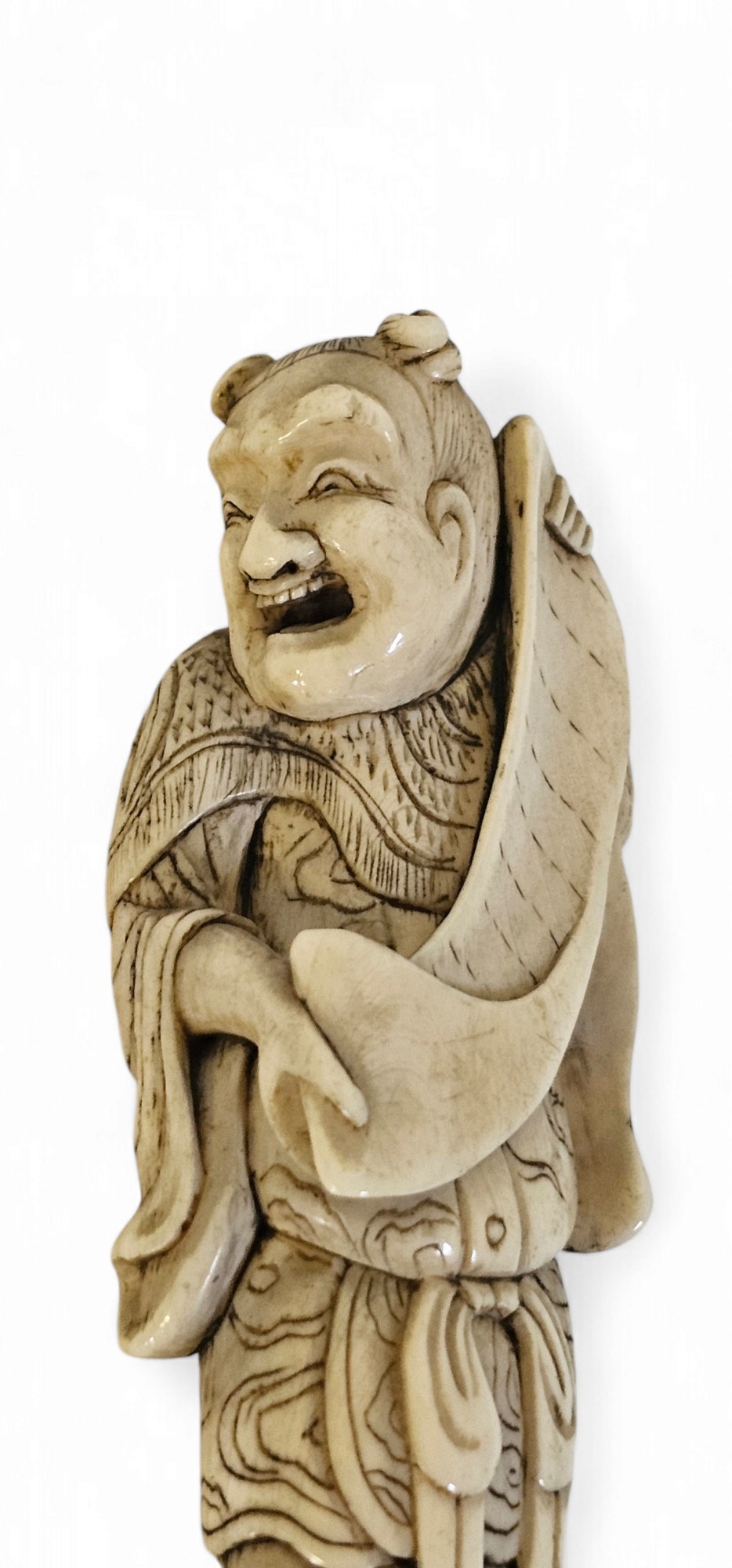 Netsuke giapponese, scultura in avorio d’elefante (Elephas maximus o Loxodonta africana), periodo...