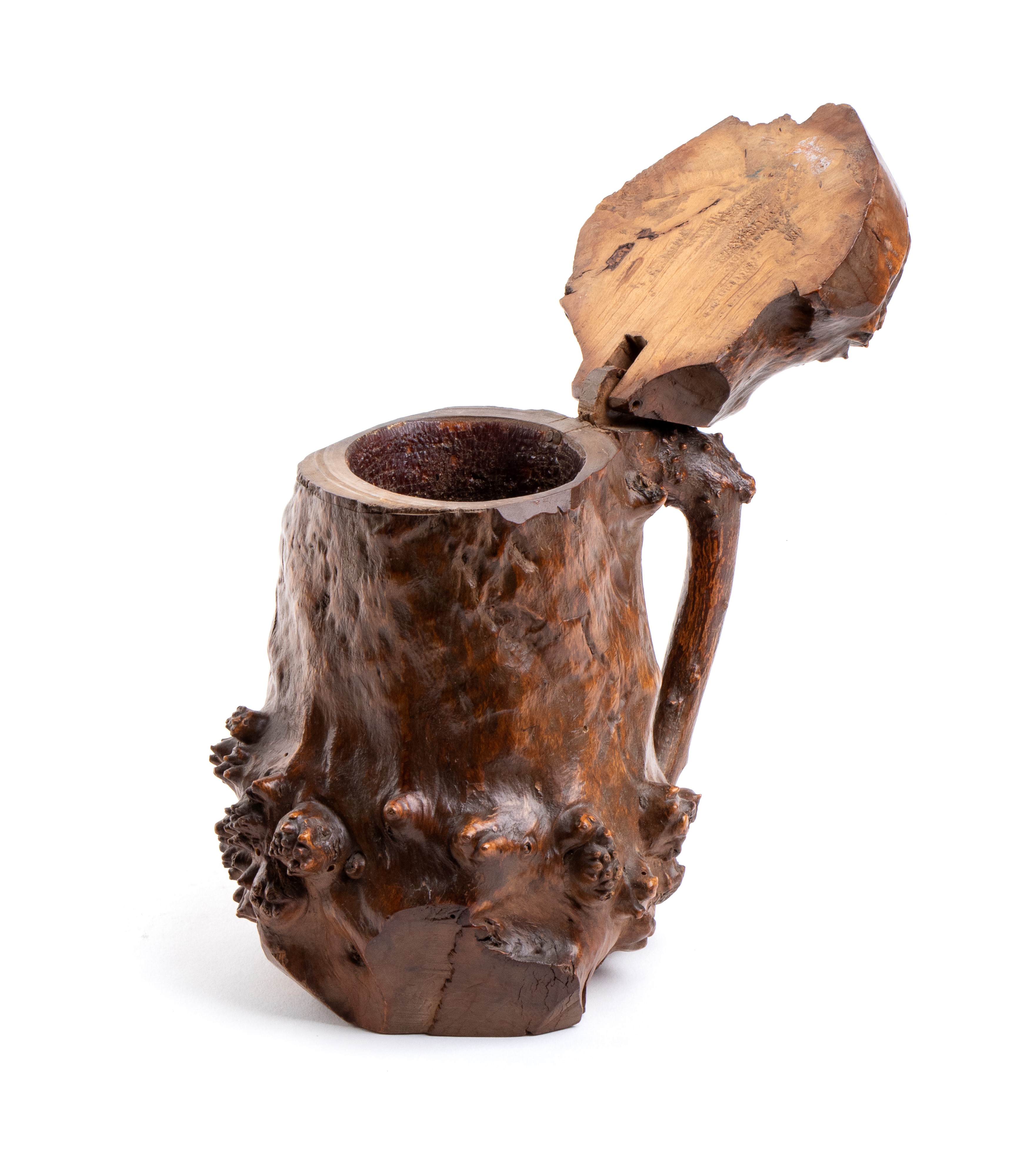 Boccale irlandese in legno, scolpito a forma di radice, XIX secolo
