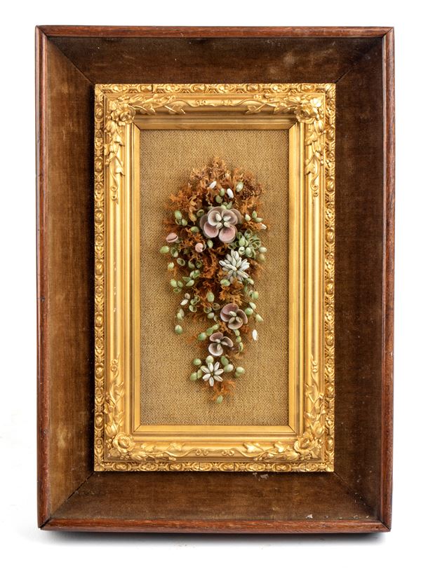 English frame with a decorative present in shells
