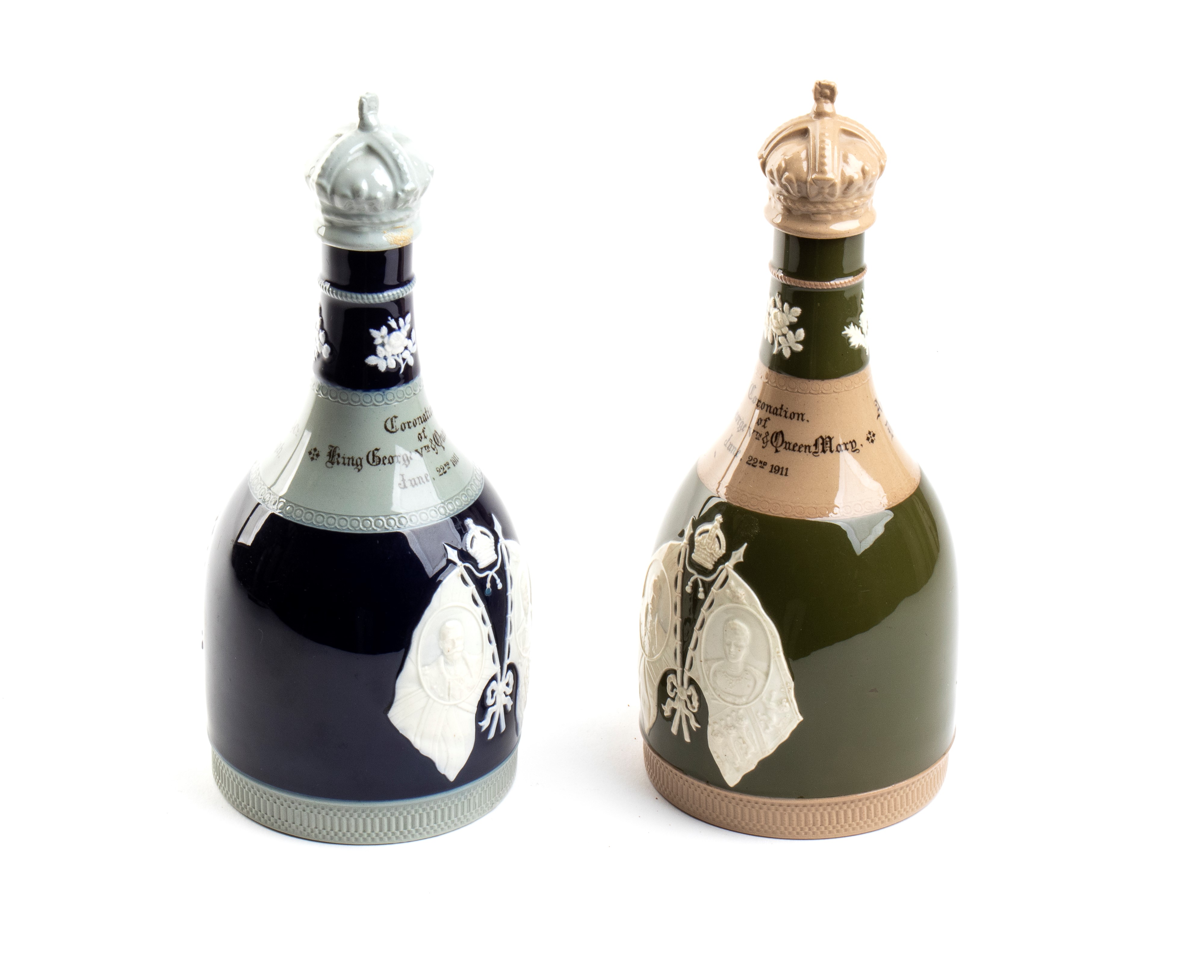 Coppia di bottiglie inglesi per l’incoronazione di Re Giorgio V, ceramica smaltata, 1911