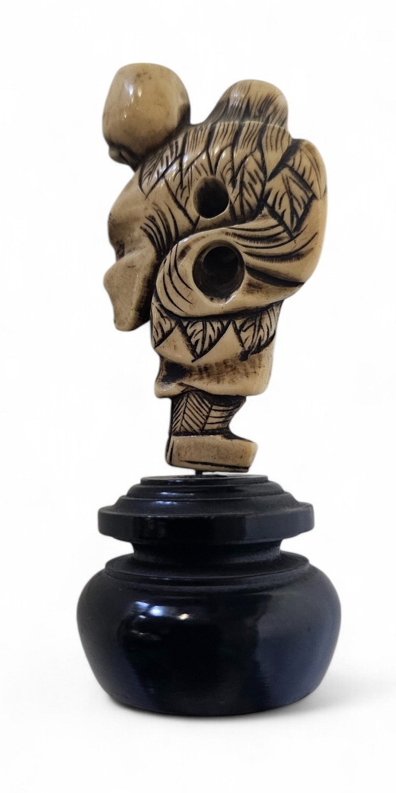 Gruppo di cinque netsuke giapponesi in avorio di elefante, periodo Meiji (1868-1912)