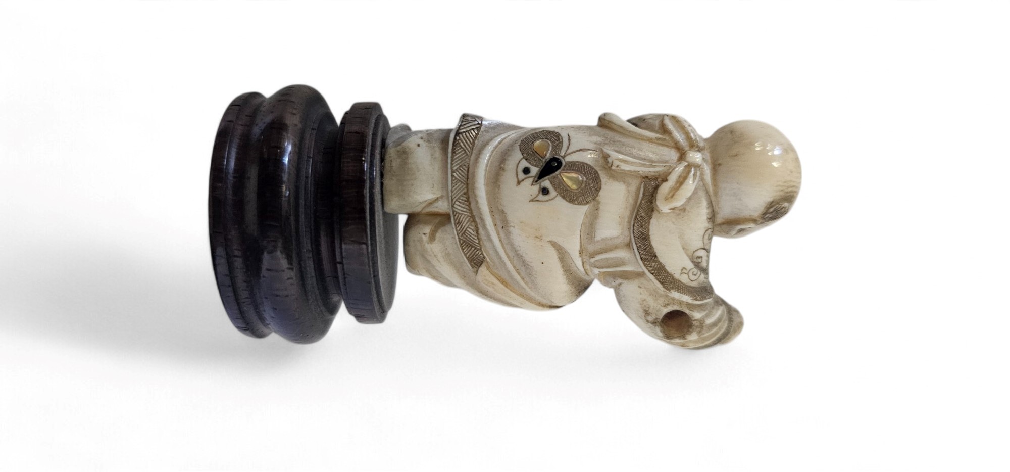 Gruppo di cinque netsuke giapponesi in avorio di elefante, periodo Meiji (1868-1912)