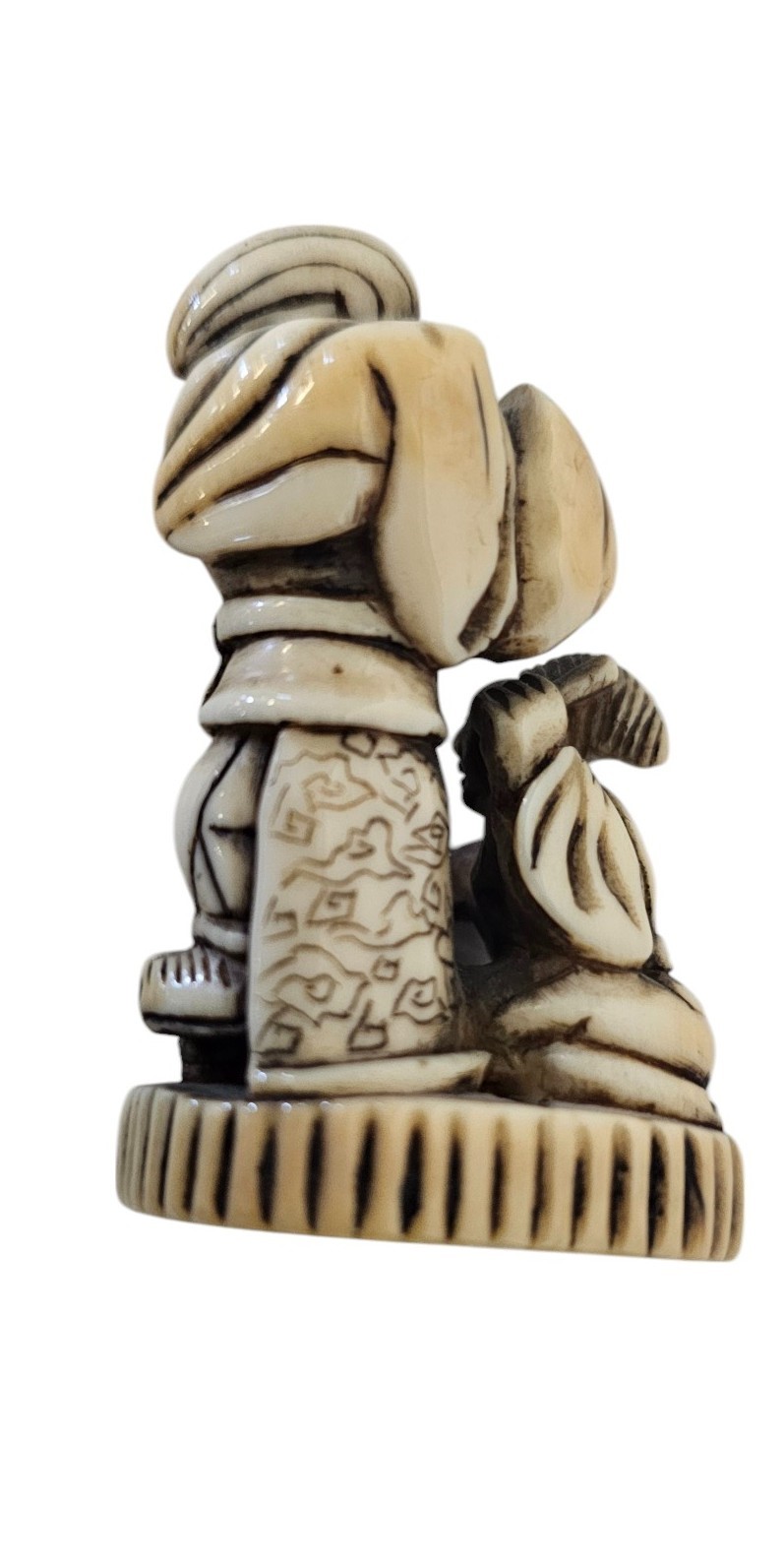Gruppo di cinque netsuke giapponesi in avorio di elefante, periodo Meiji (1868-1912)