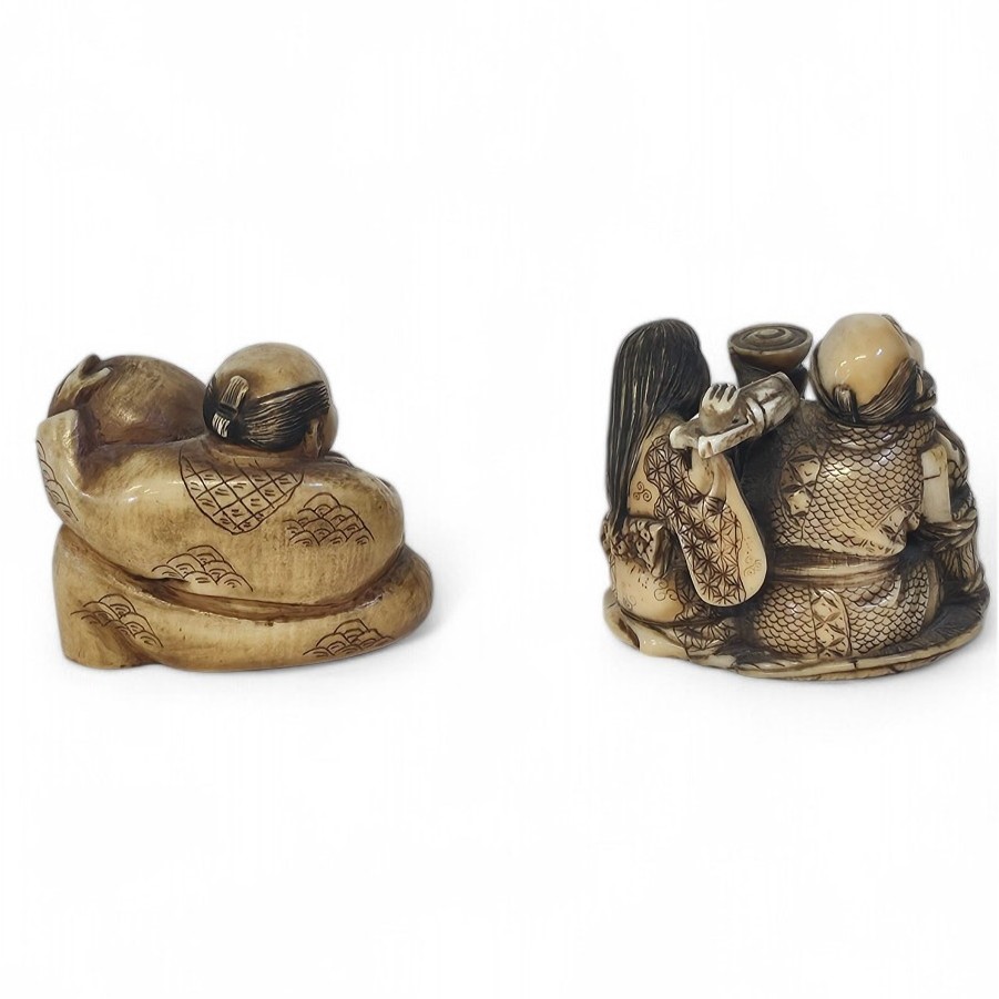 Anonimo, Due netsuke giapponesi in avorio marino (Periodo Meiji, 1868-1912)